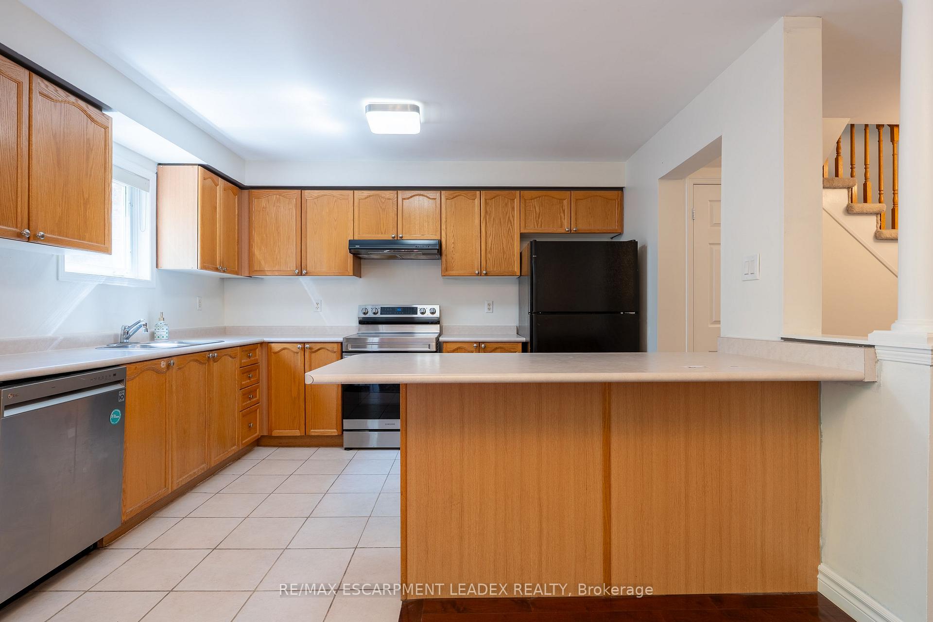 Photo 13 of 4008 Berton Avenue, Burlington, Rose — HOMEH