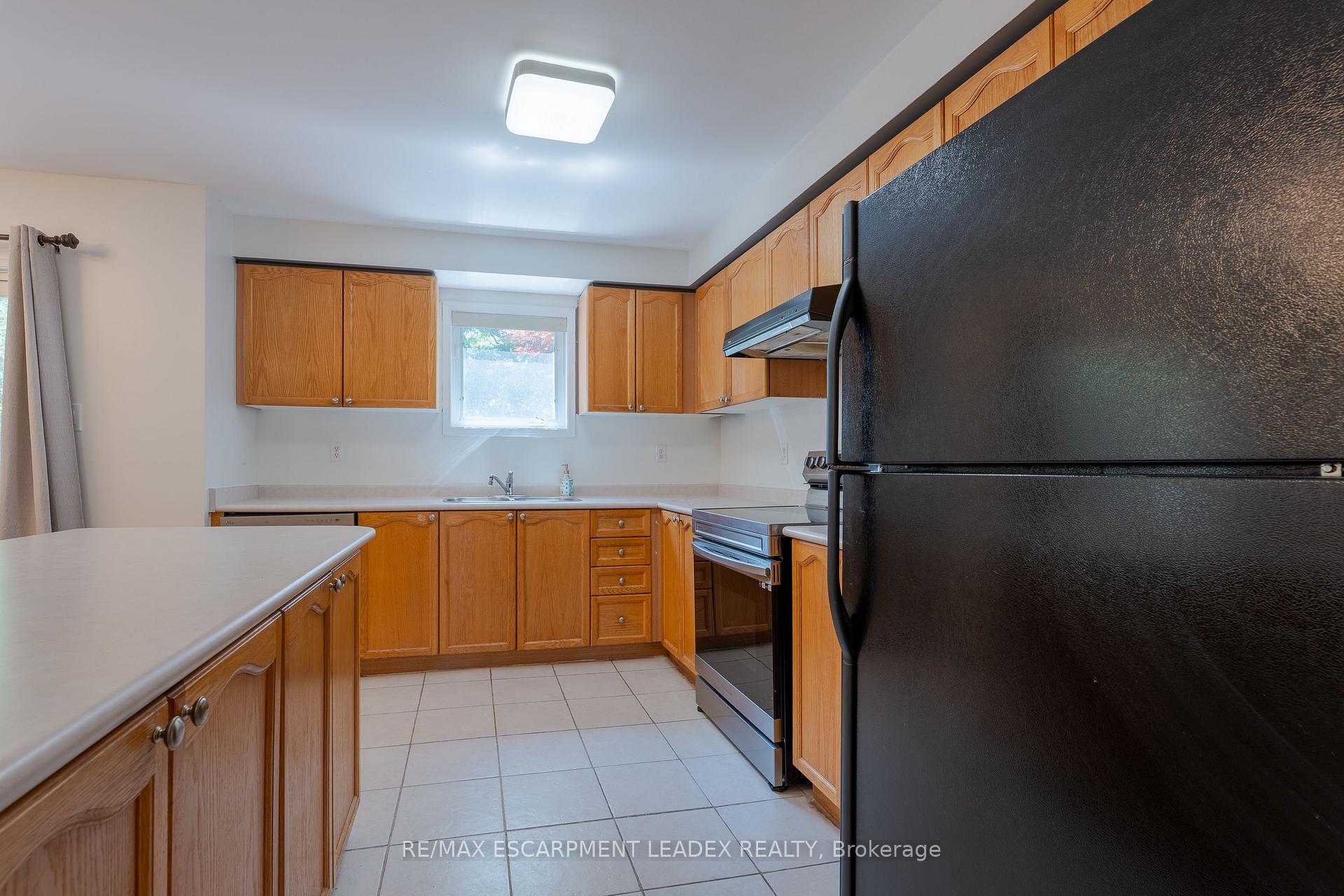 Photo 14 of 4008 Berton Avenue, Burlington, Rose — HOMEH