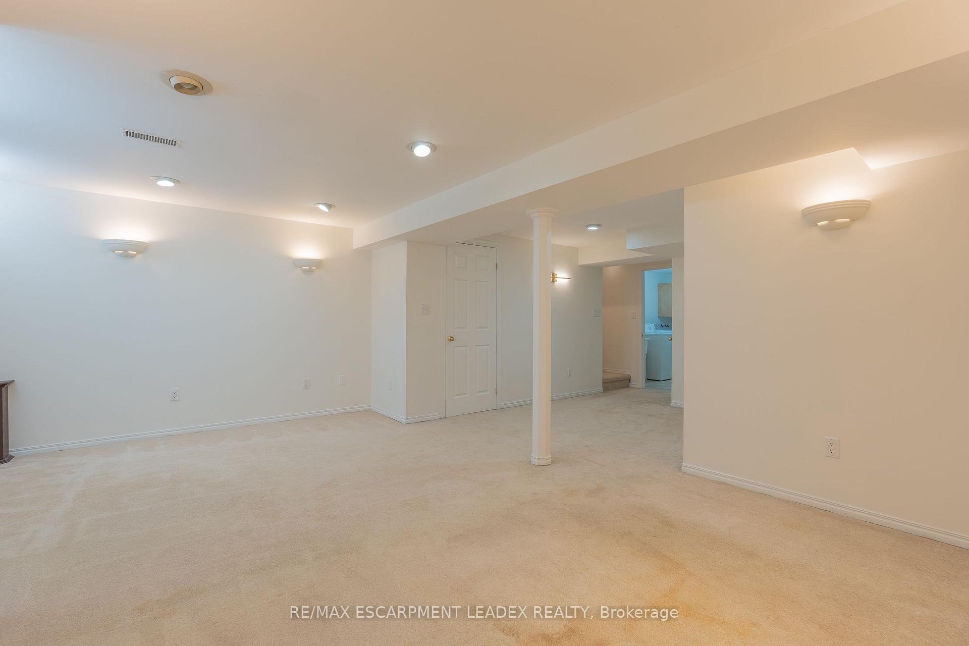 Photo 18 of 4008 Berton Avenue, Burlington, Rose — HOMEH