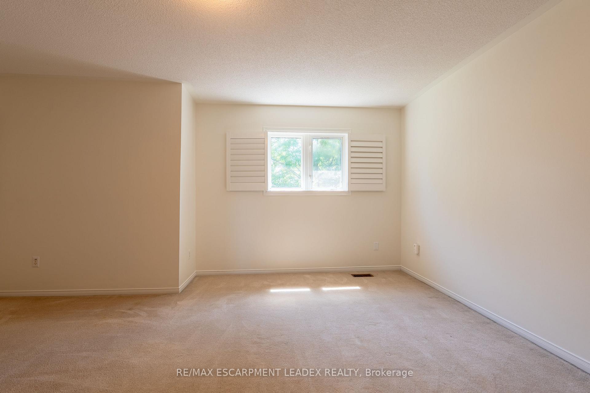 Photo 23 of 4008 Berton Avenue, Burlington, Rose — HOMEH