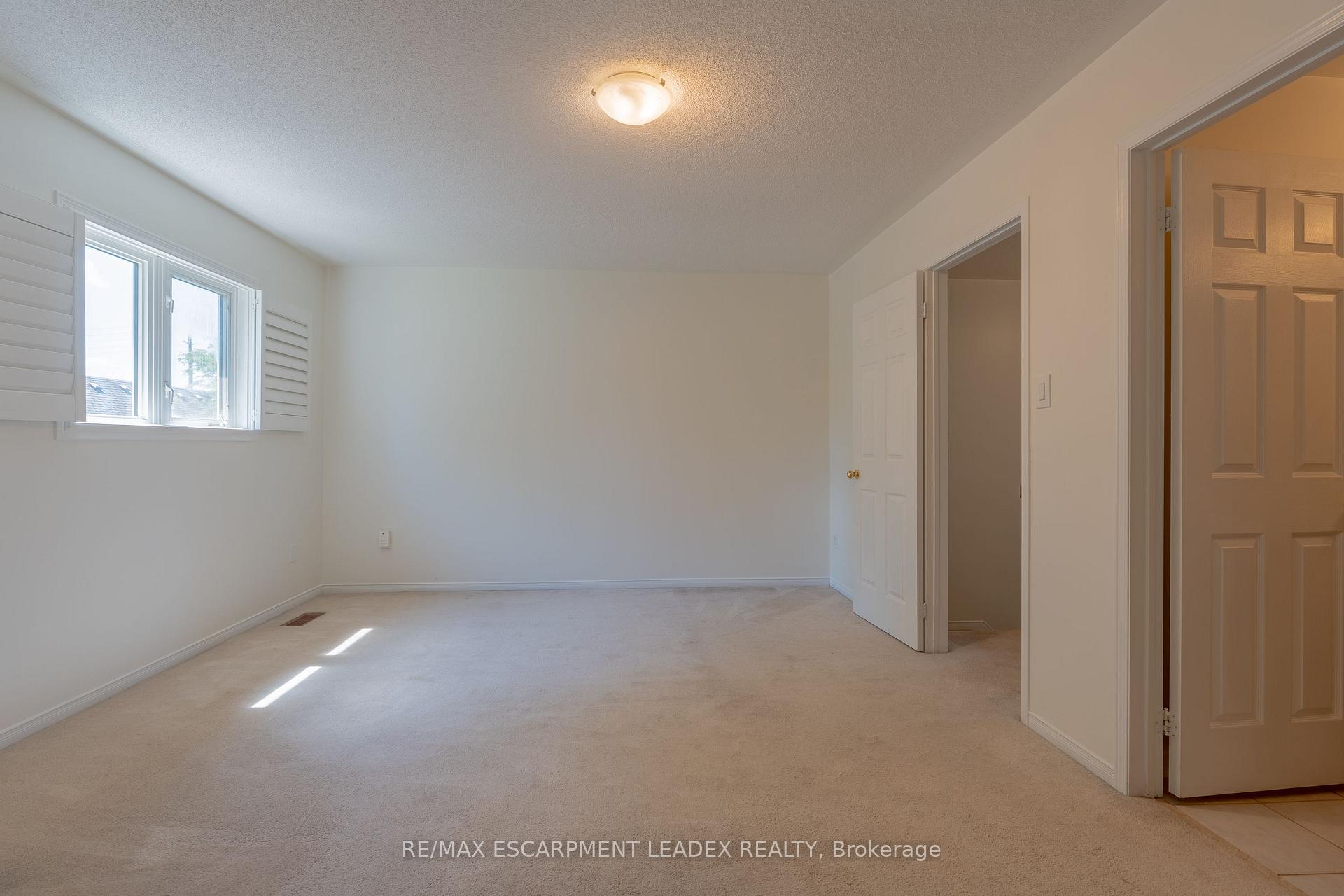 Photo 24 of 4008 Berton Avenue, Burlington, Rose — HOMEH