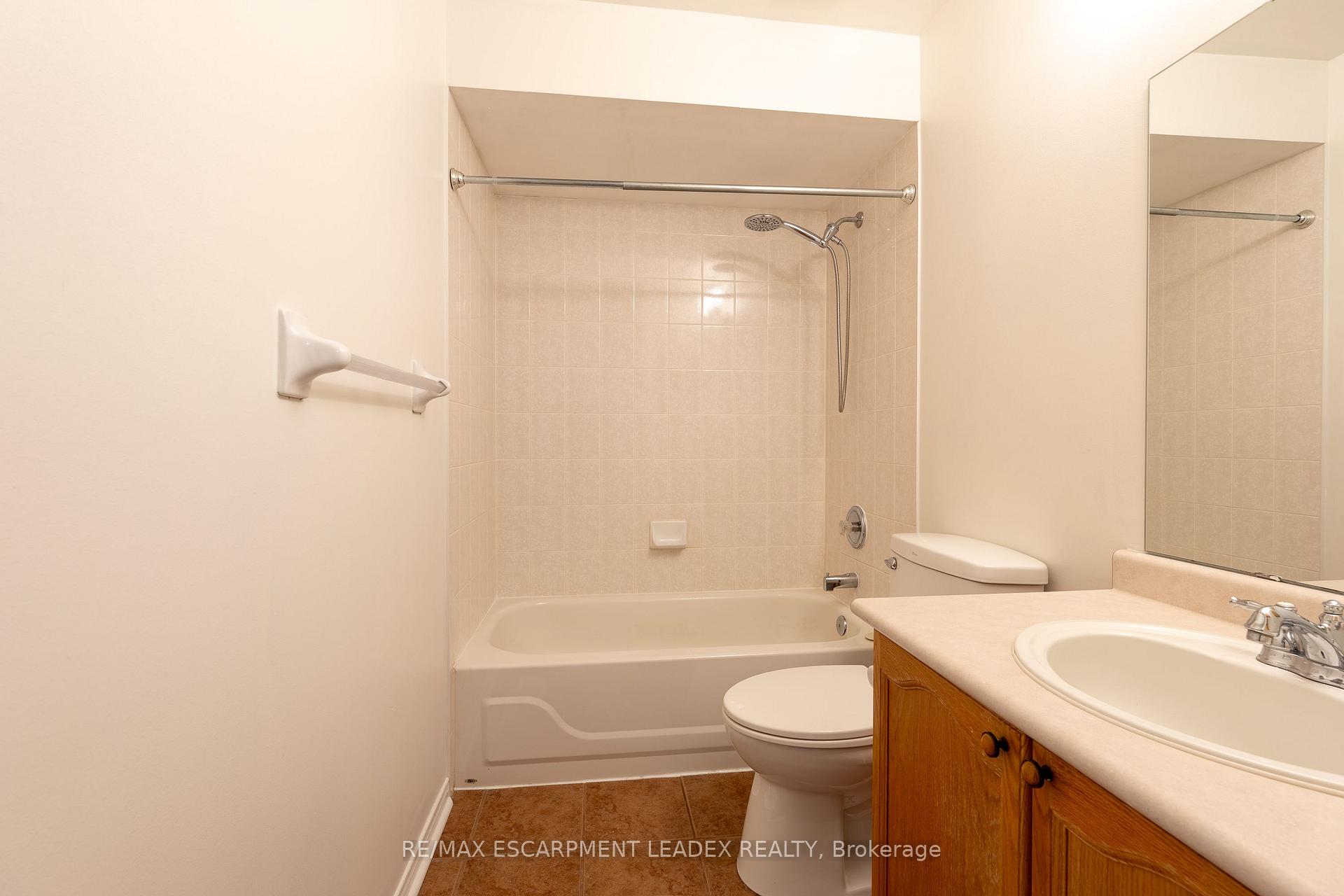 Photo 28 of 4008 Berton Avenue, Burlington, Rose — HOMEH