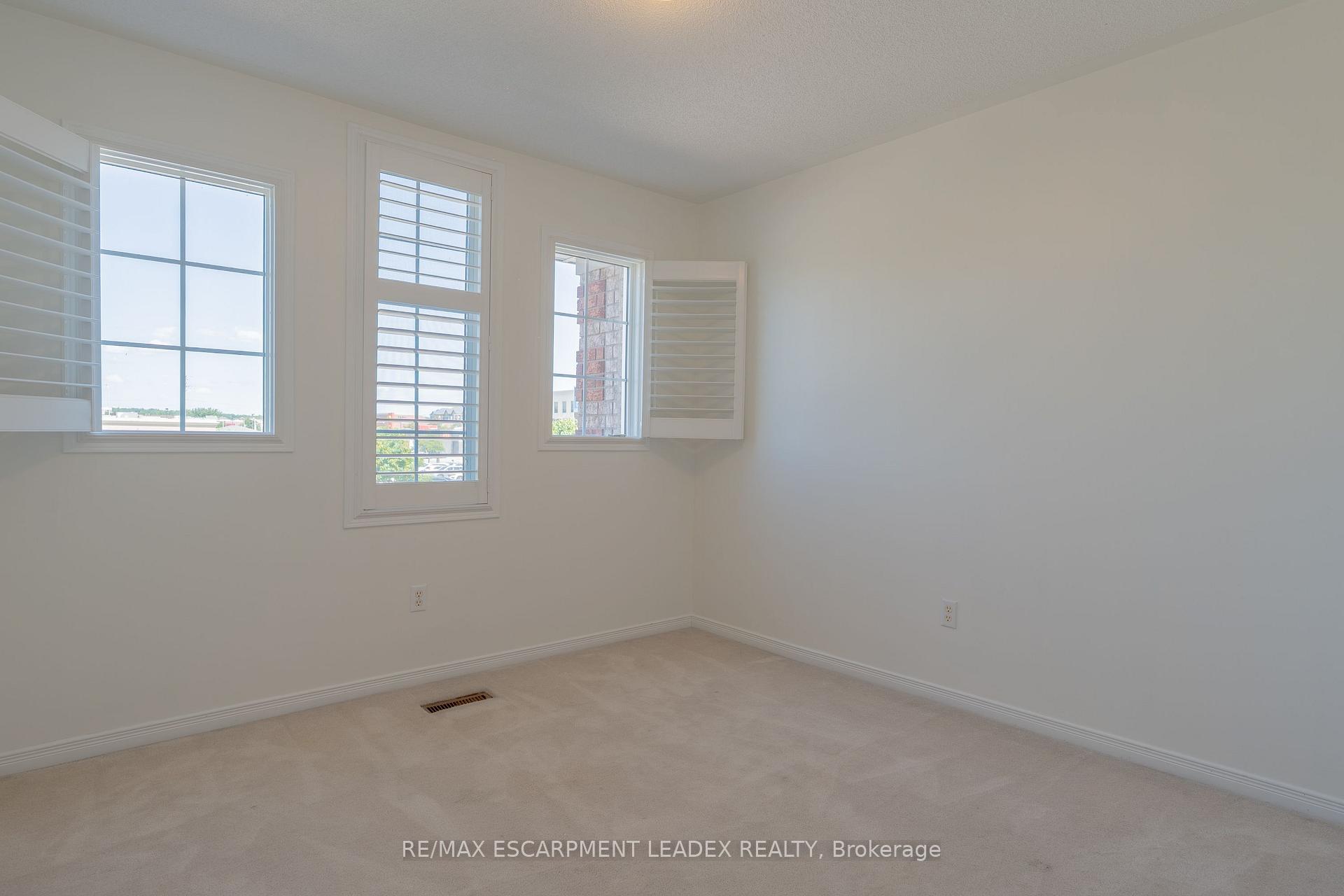 Photo 29 of 4008 Berton Avenue, Burlington, Rose — HOMEH