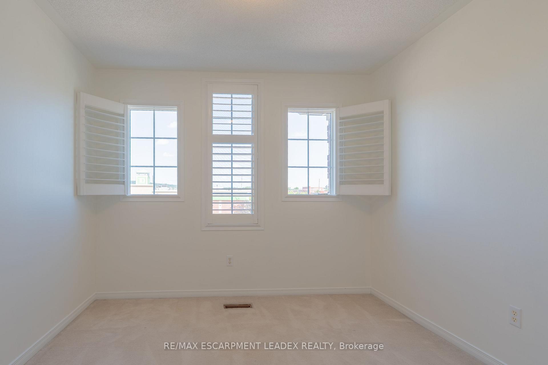 Photo 30 of 4008 Berton Avenue, Burlington, Rose — HOMEH