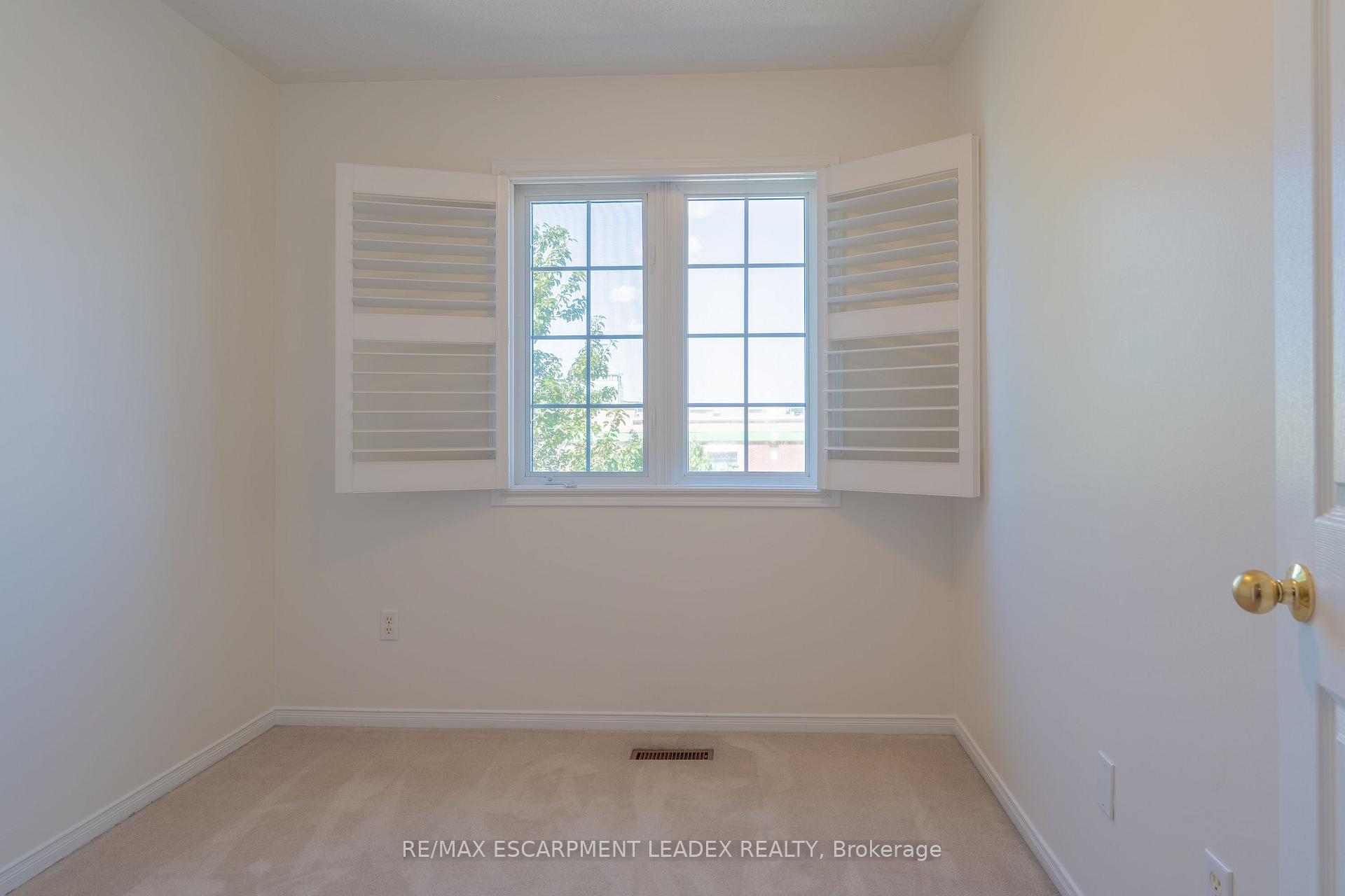 Photo 32 of 4008 Berton Avenue, Burlington, Rose — HOMEH
