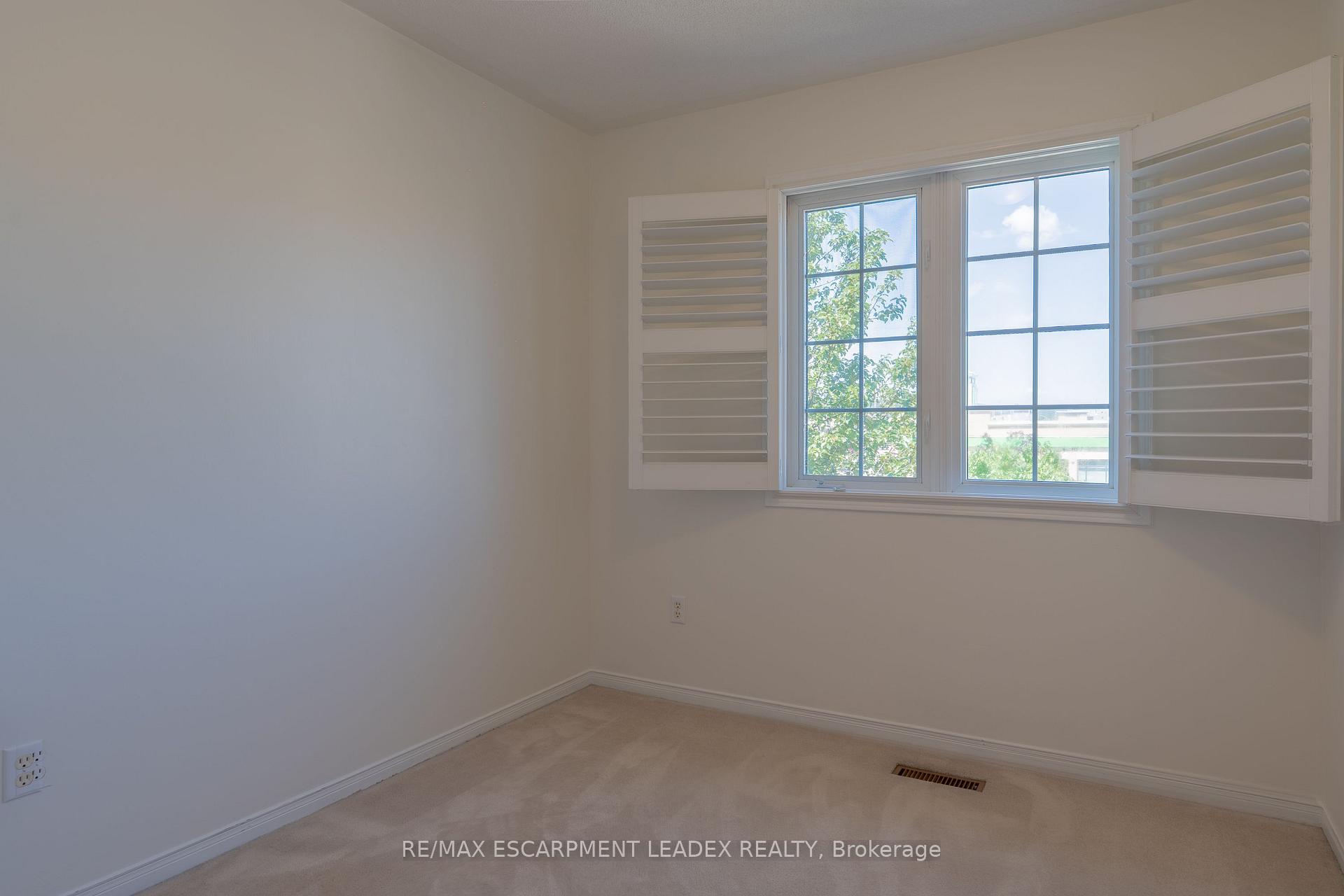 Photo 33 of 4008 Berton Avenue, Burlington, Rose — HOMEH