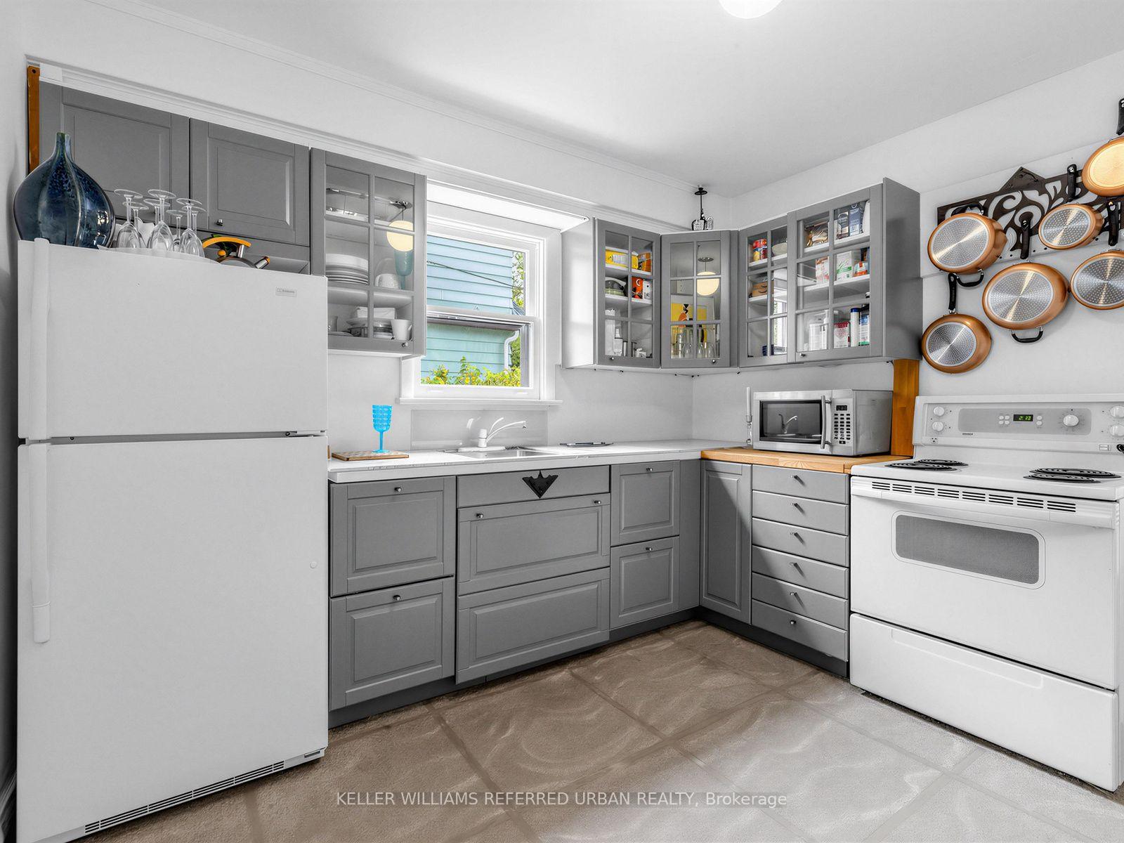 Photo 9 of 246 Burnett Avenue, North York, Lansing-Westgate — HOMEH