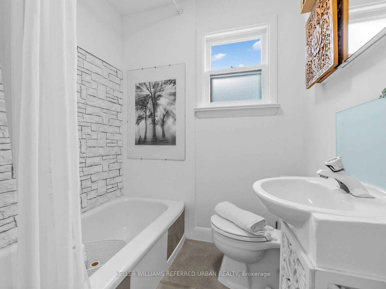 Photo 12 of 246 Burnett Avenue, North York, Lansing-Westgate — HOMEH