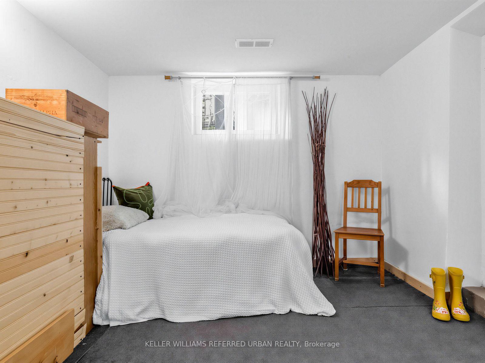 Photo 16 of 246 Burnett Avenue, North York, Lansing-Westgate — HOMEH