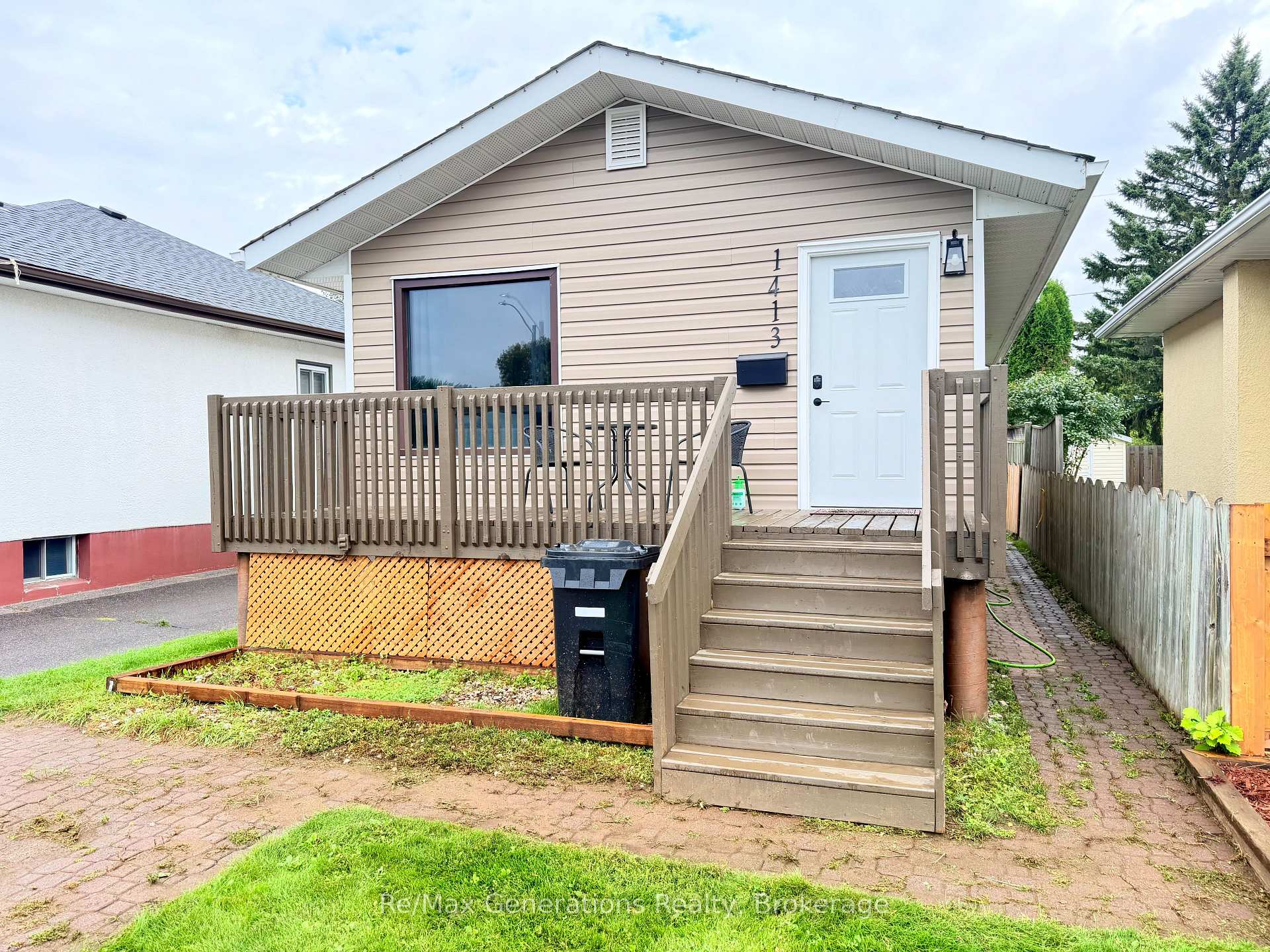 Front of 1413 Francis Street W