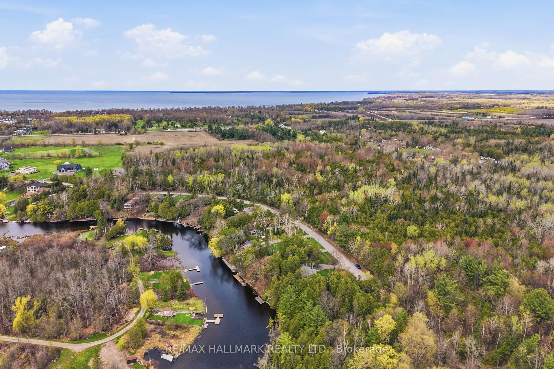 Photo 3 of 104 Riverbank Drive, Georgina, Pefferlaw — HOMEH
