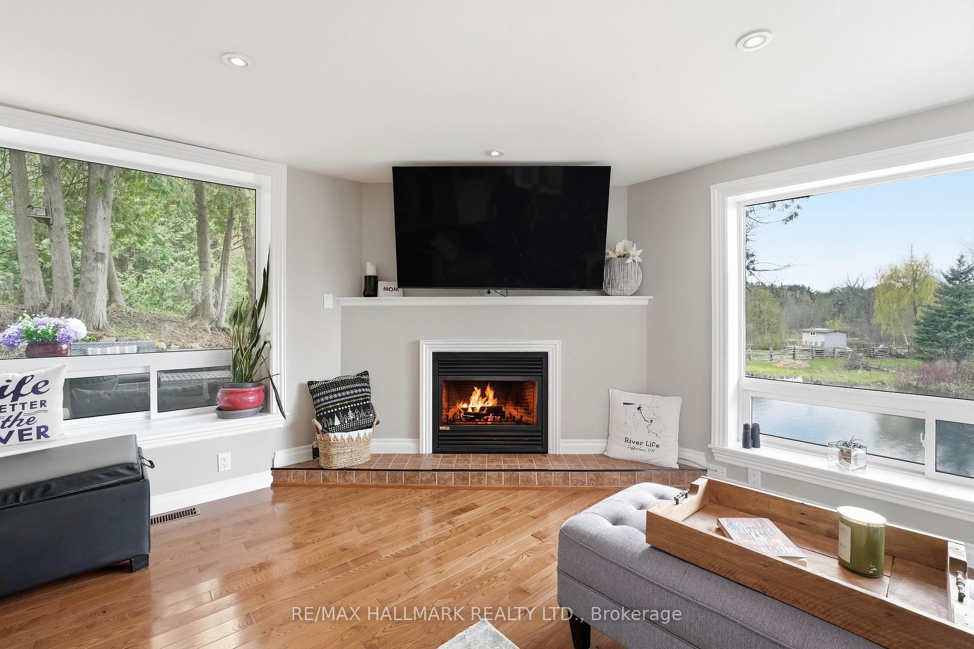 Photo 5 of 104 Riverbank Drive, Georgina, Pefferlaw — HOMEH