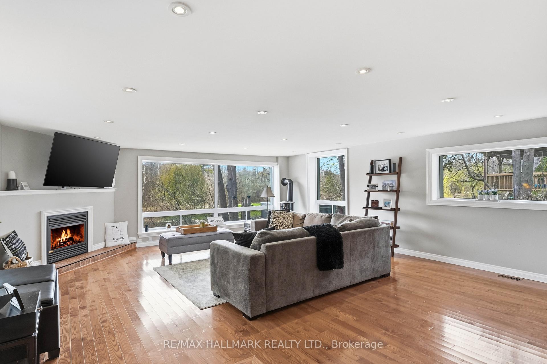 Photo 6 of 104 Riverbank Drive, Georgina, Pefferlaw — HOMEH