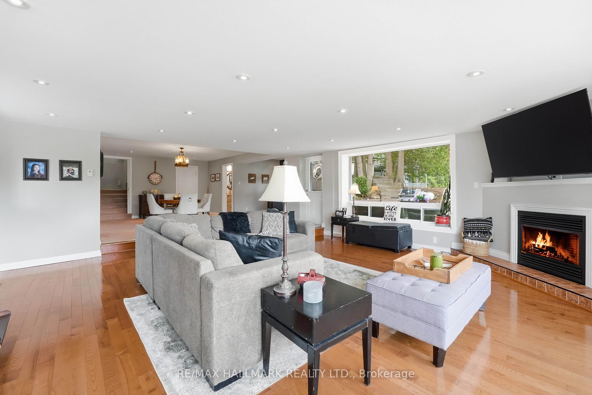 Photo 8 of 104 Riverbank Drive, Georgina, Pefferlaw — HOMEH