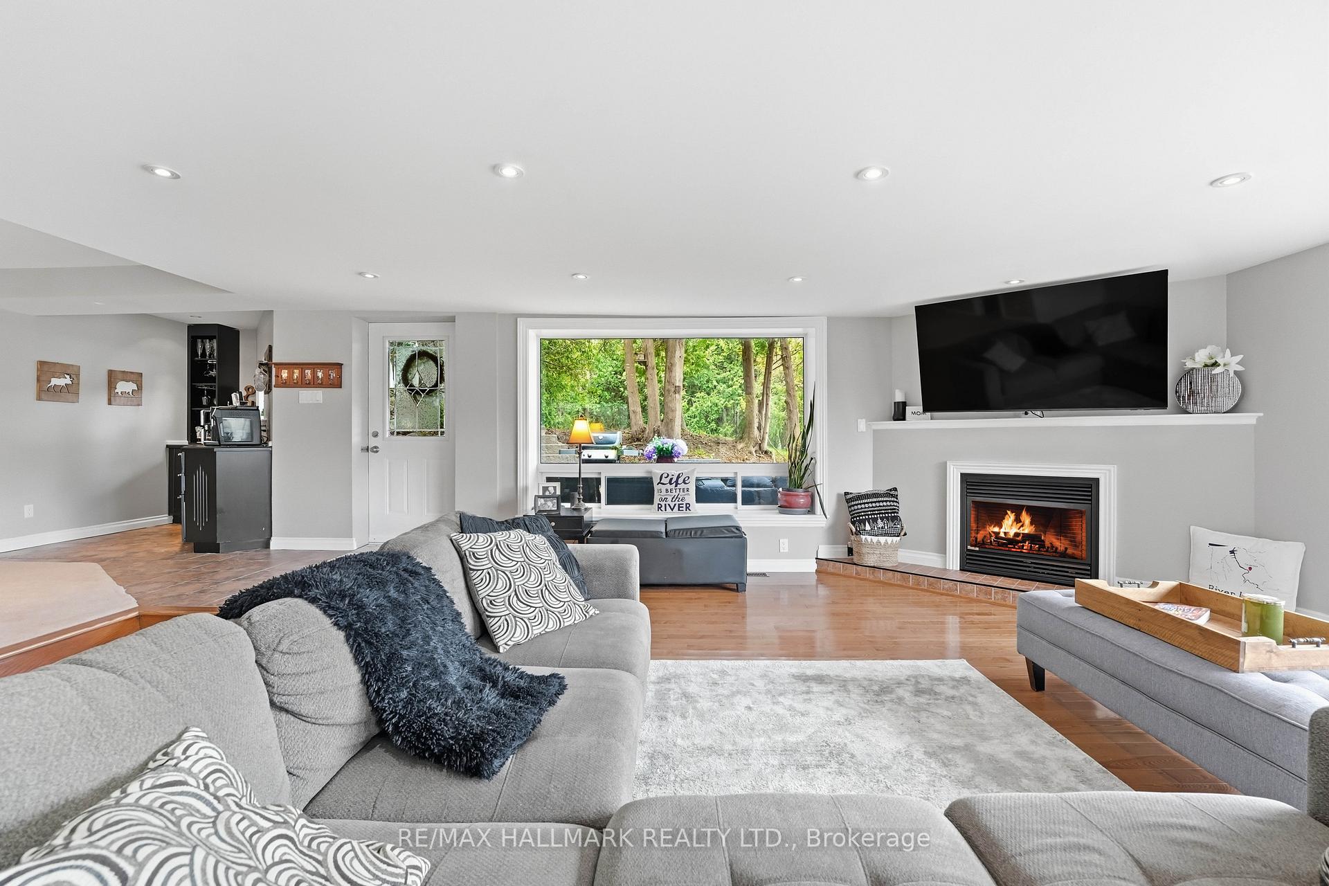 Photo 9 of 104 Riverbank Drive, Georgina, Pefferlaw — HOMEH