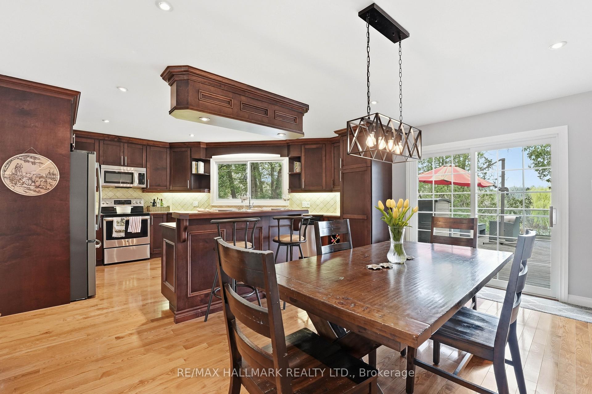 Photo 10 of 104 Riverbank Drive, Georgina, Pefferlaw — HOMEH