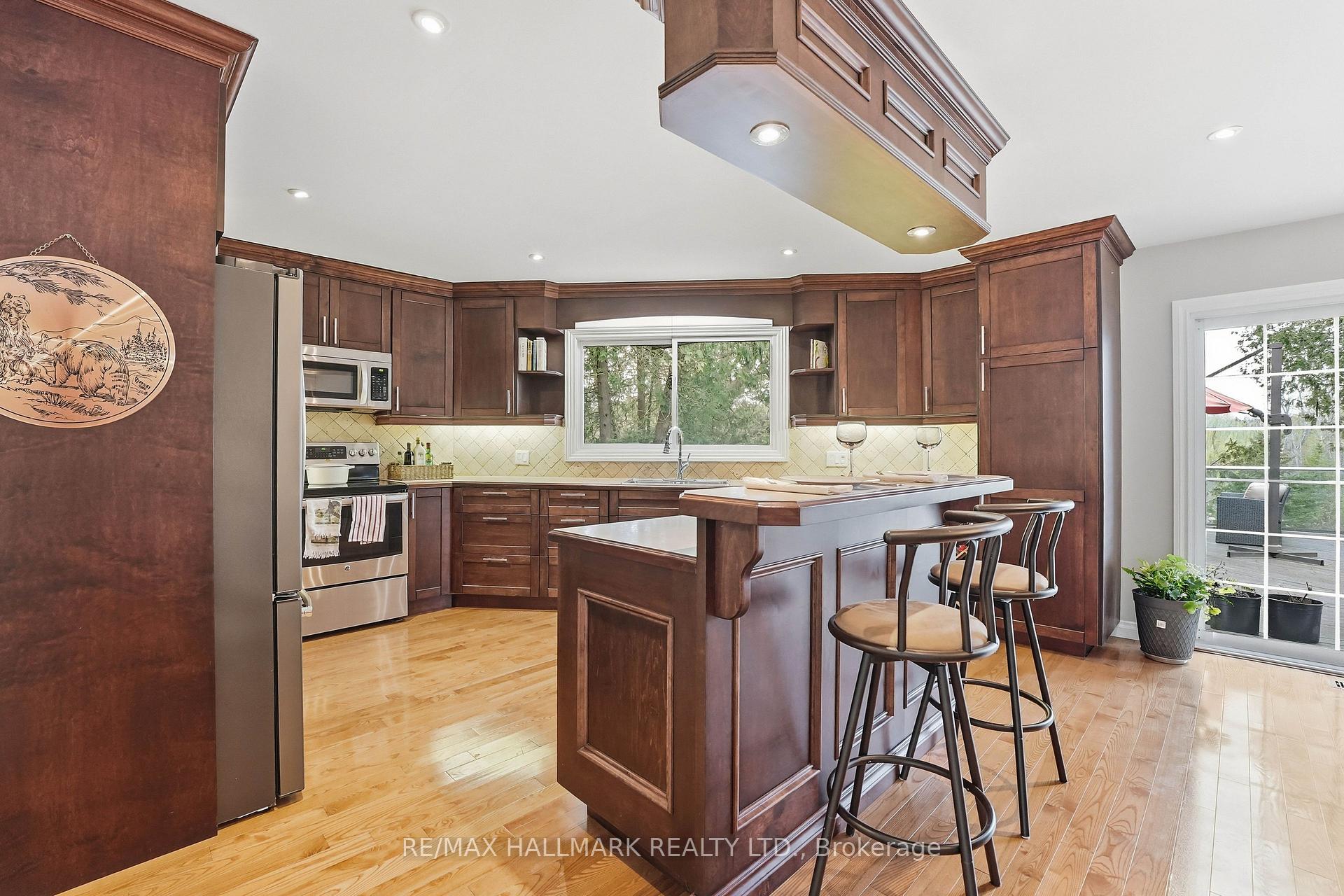Photo 11 of 104 Riverbank Drive, Georgina, Pefferlaw — HOMEH