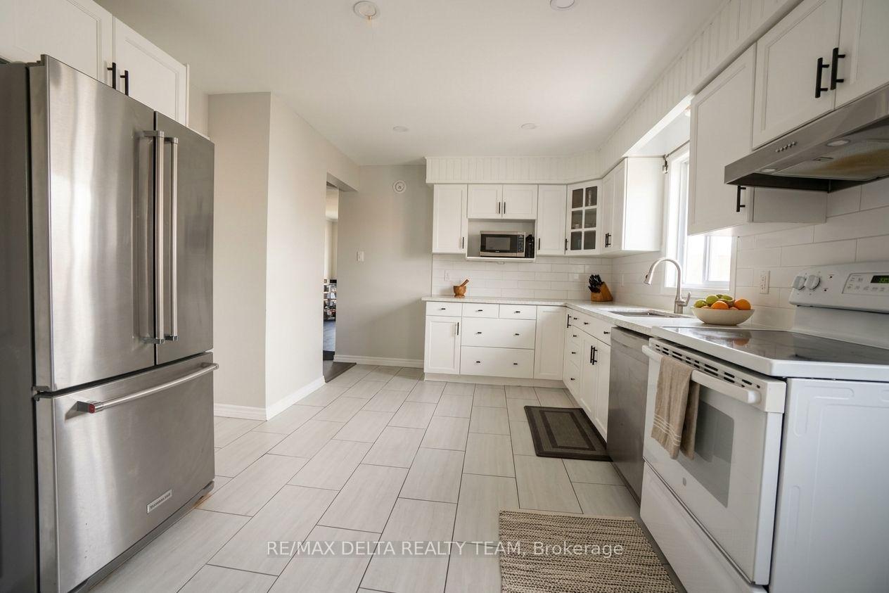Photo 7 of 24 Raftus Square, Ottawa, Barrhaven - Pheasant Run — HOMEH