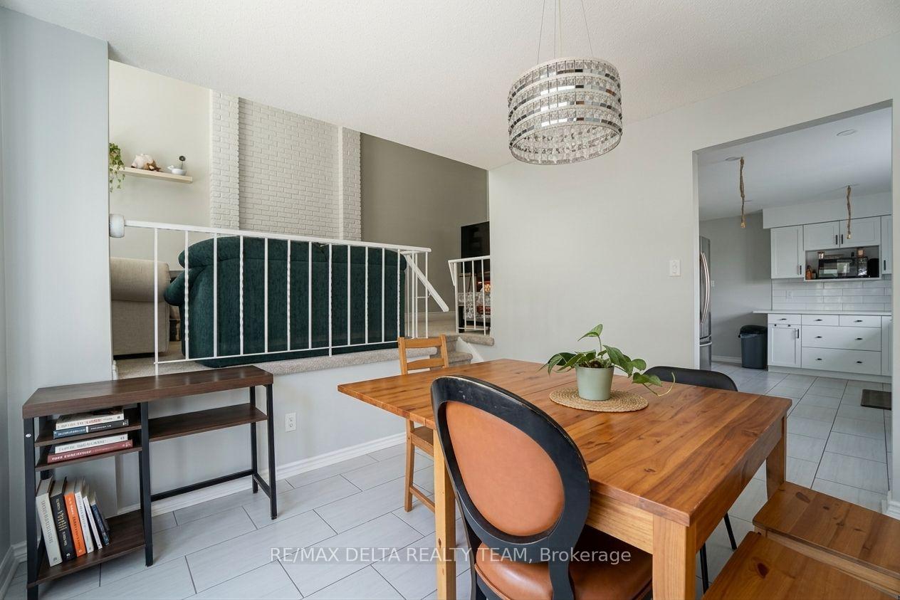 Photo 8 of 24 Raftus Square, Ottawa, Barrhaven - Pheasant Run — HOMEH