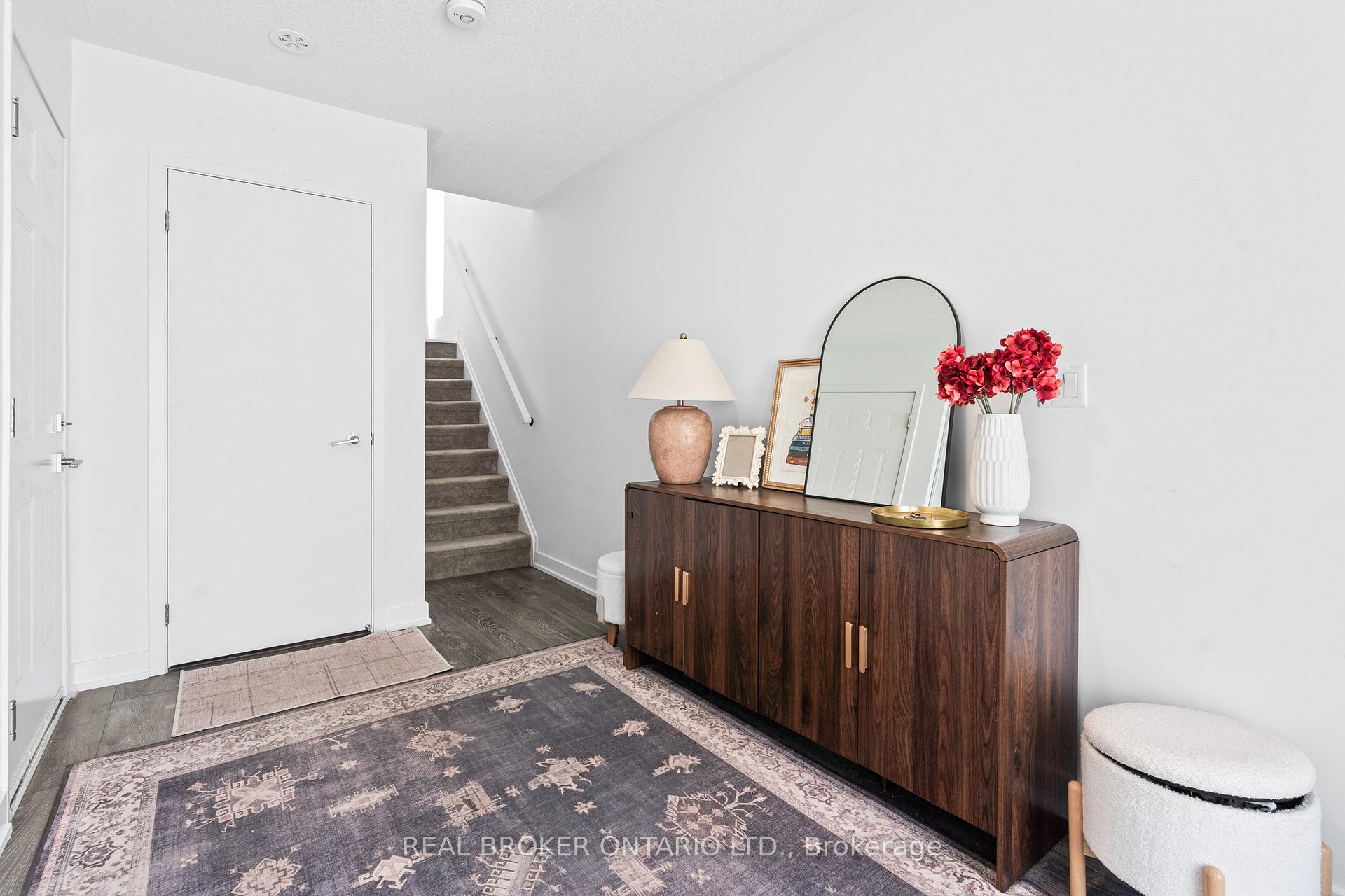 Photo 3 of Unit 1, 1121 Cooke Boulevard, Burlington, LaSalle — HOMEH