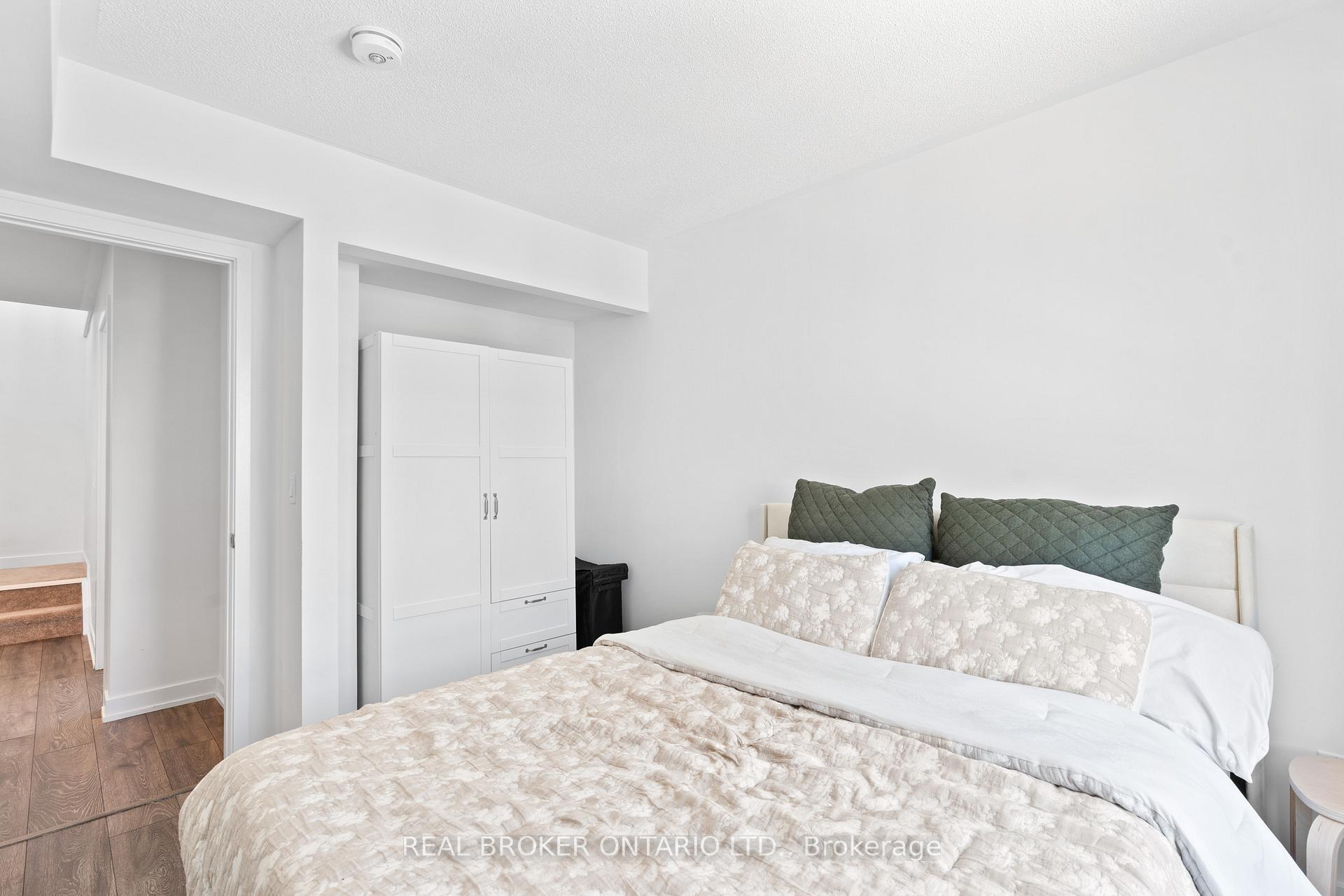 Photo 23 of Unit 1, 1121 Cooke Boulevard, Burlington, LaSalle — HOMEH