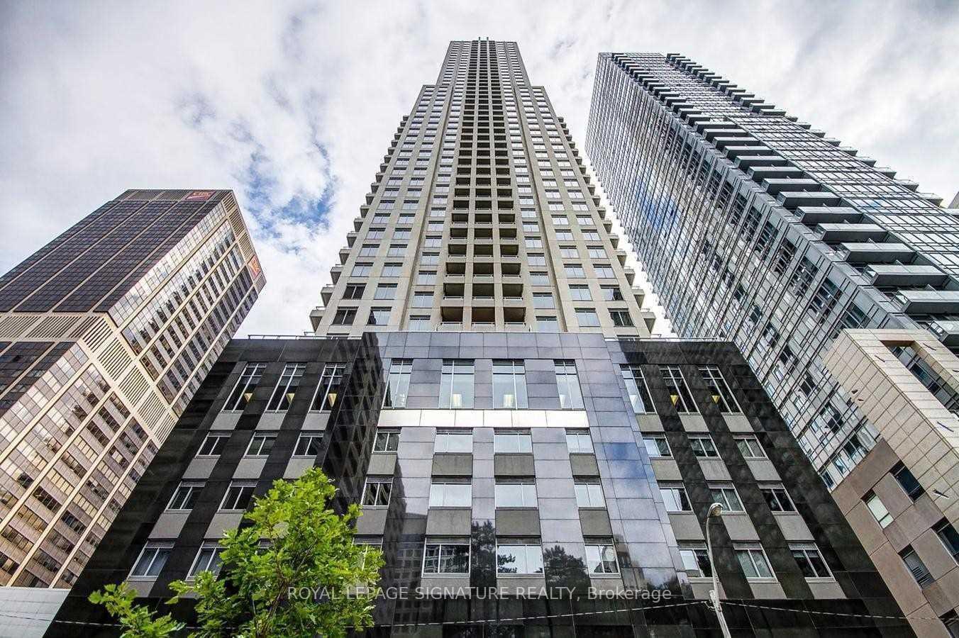 Photo 3 of Unit 503, 35 Balmuto Street, Toronto, Bay Street Corridor — HOMEH