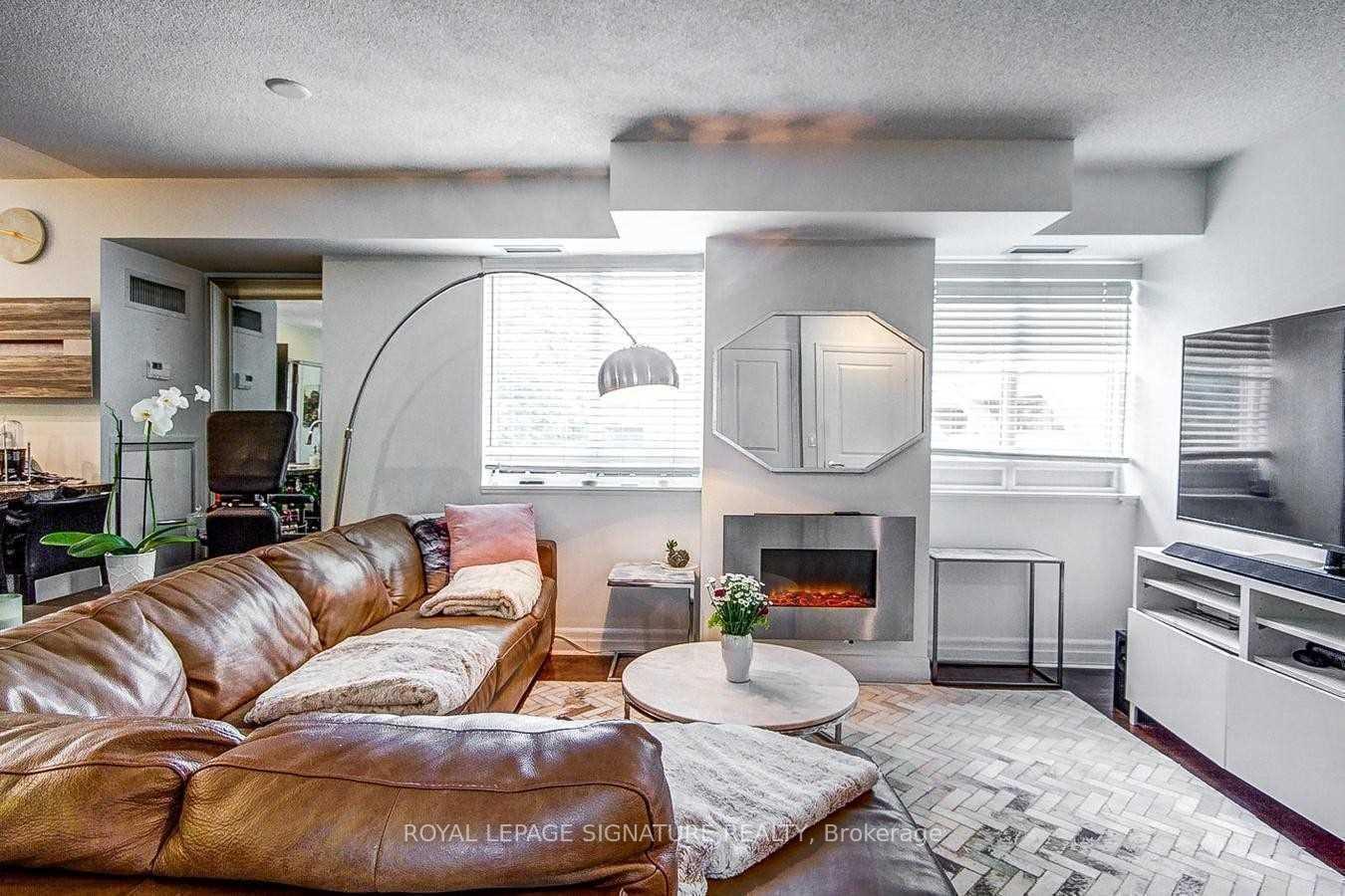 Photo 4 of Unit 503, 35 Balmuto Street, Toronto, Bay Street Corridor — HOMEH