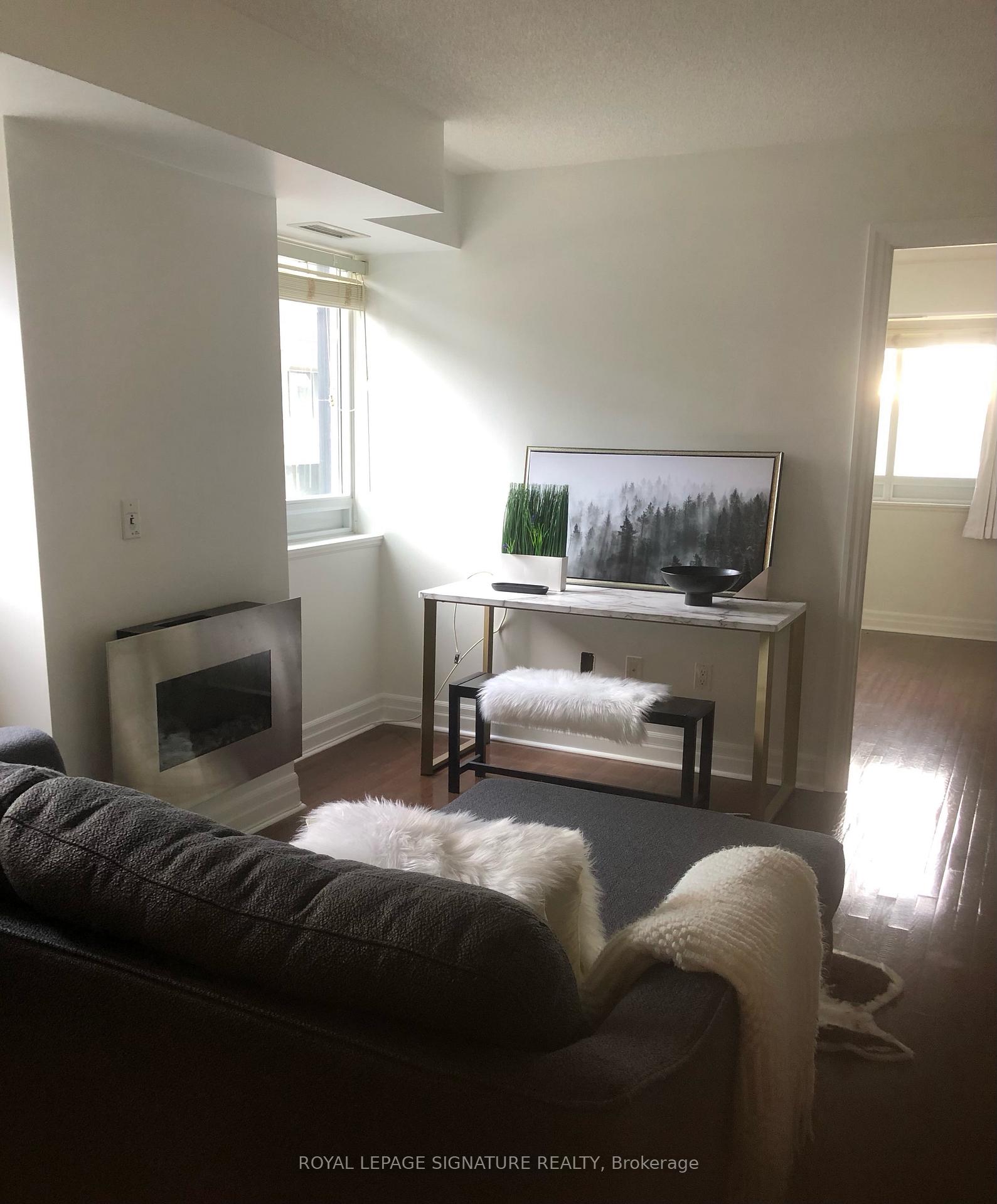 Photo 5 of Unit 503, 35 Balmuto Street, Toronto, Bay Street Corridor — HOMEH