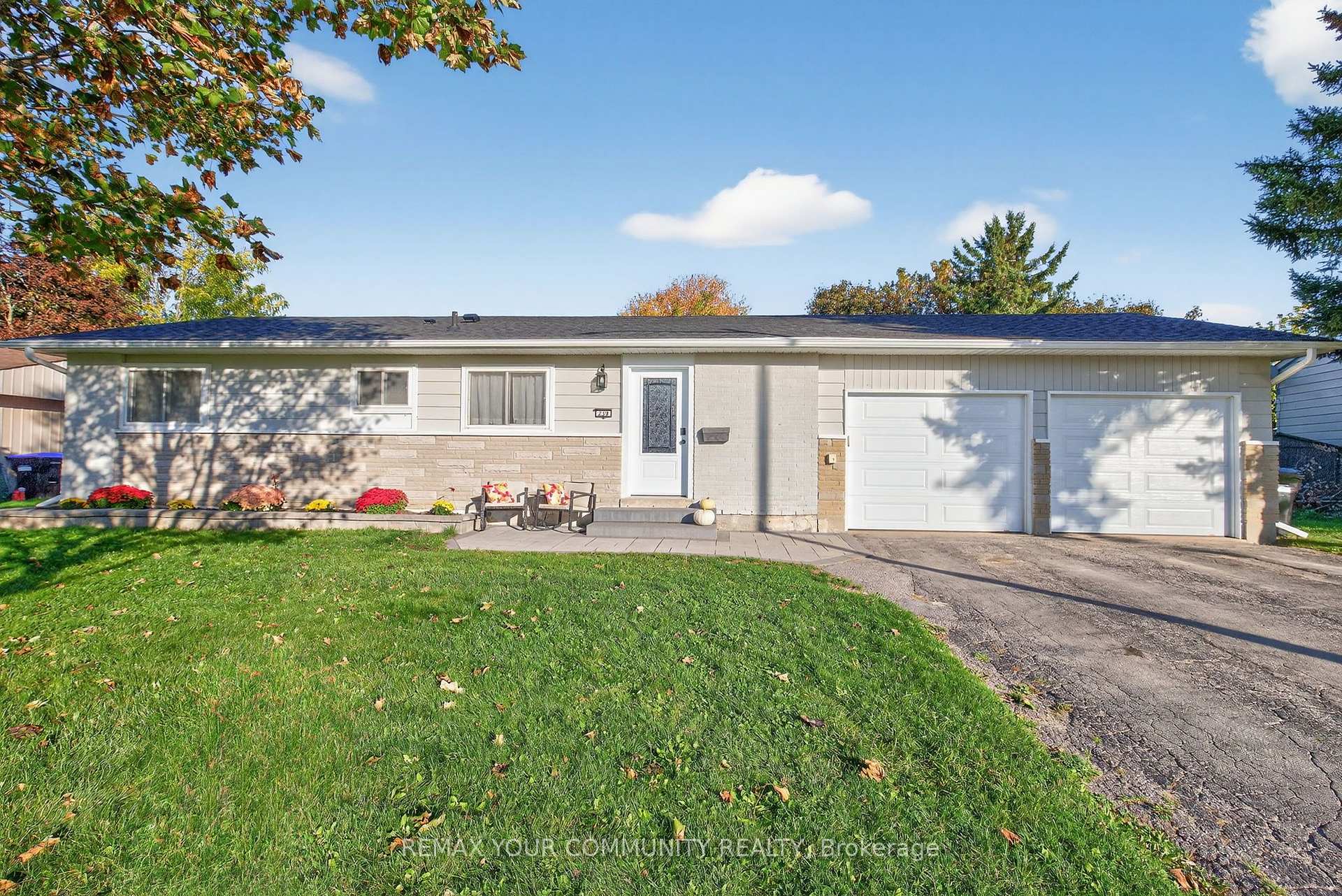 Photo of 239 Sunset Crescent