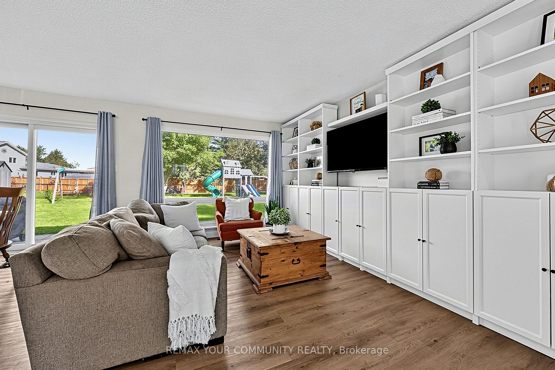Photo 4 of 239 Sunset Crescent, Innisfil, Stroud — HOMEH