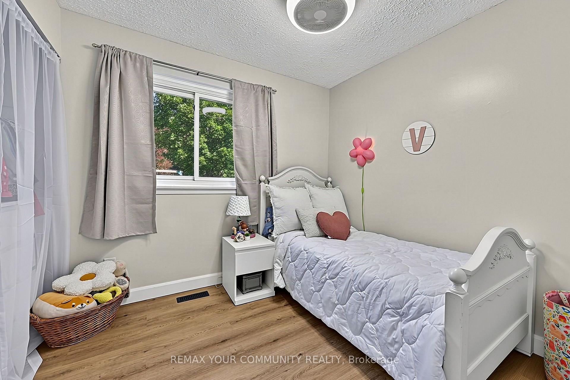 Photo 16 of 239 Sunset Crescent, Innisfil, Stroud — HOMEH