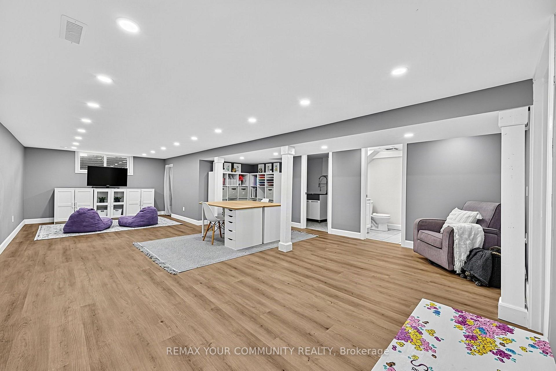 Photo 19 of 239 Sunset Crescent, Innisfil, Stroud — HOMEH