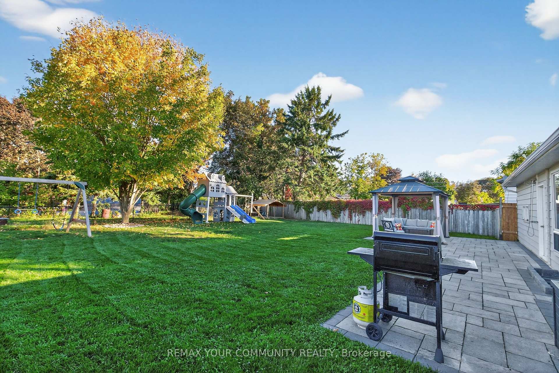 Photo 29 of 239 Sunset Crescent, Innisfil, Stroud — HOMEH