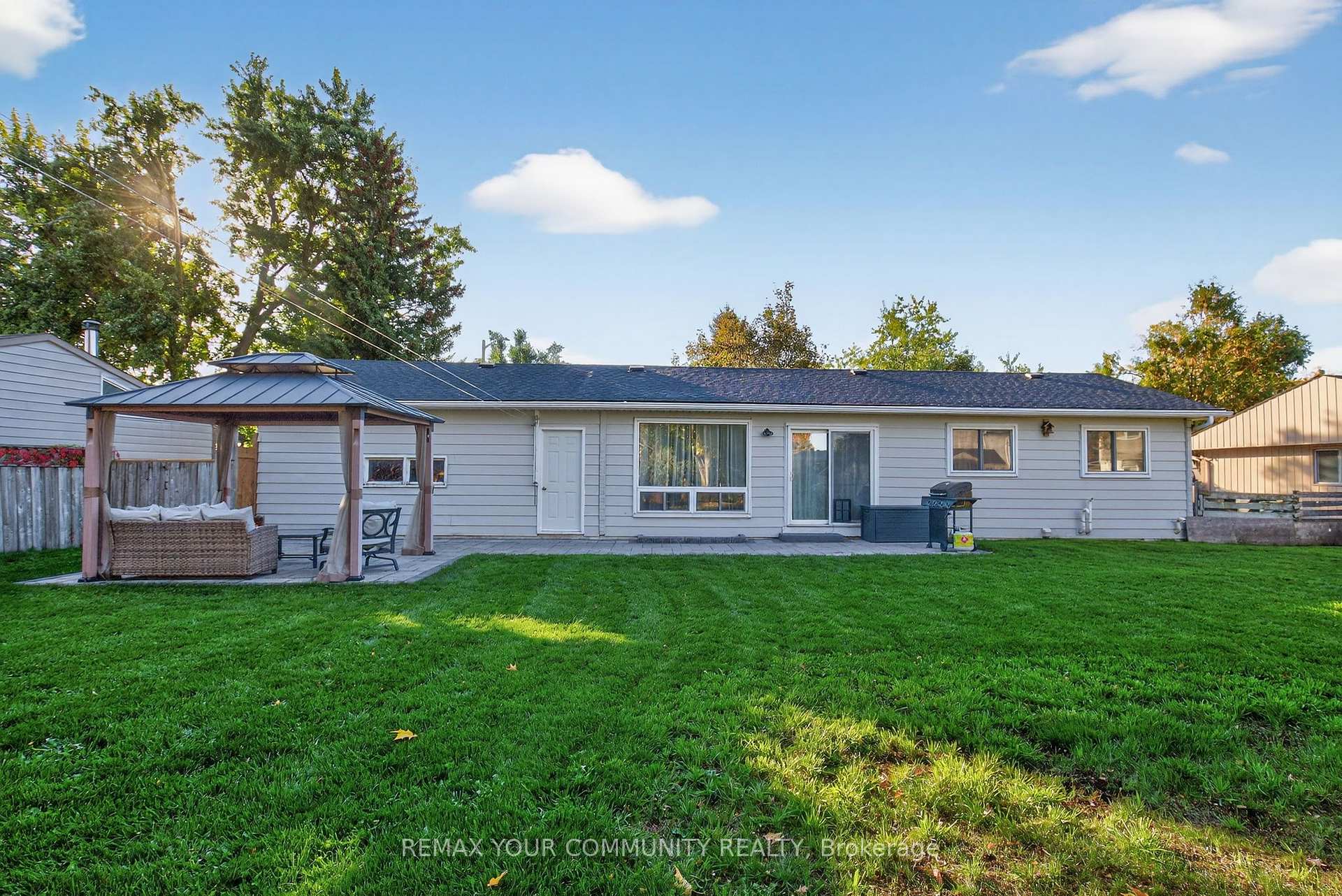 Photo 30 of 239 Sunset Crescent, Innisfil, Stroud — HOMEH