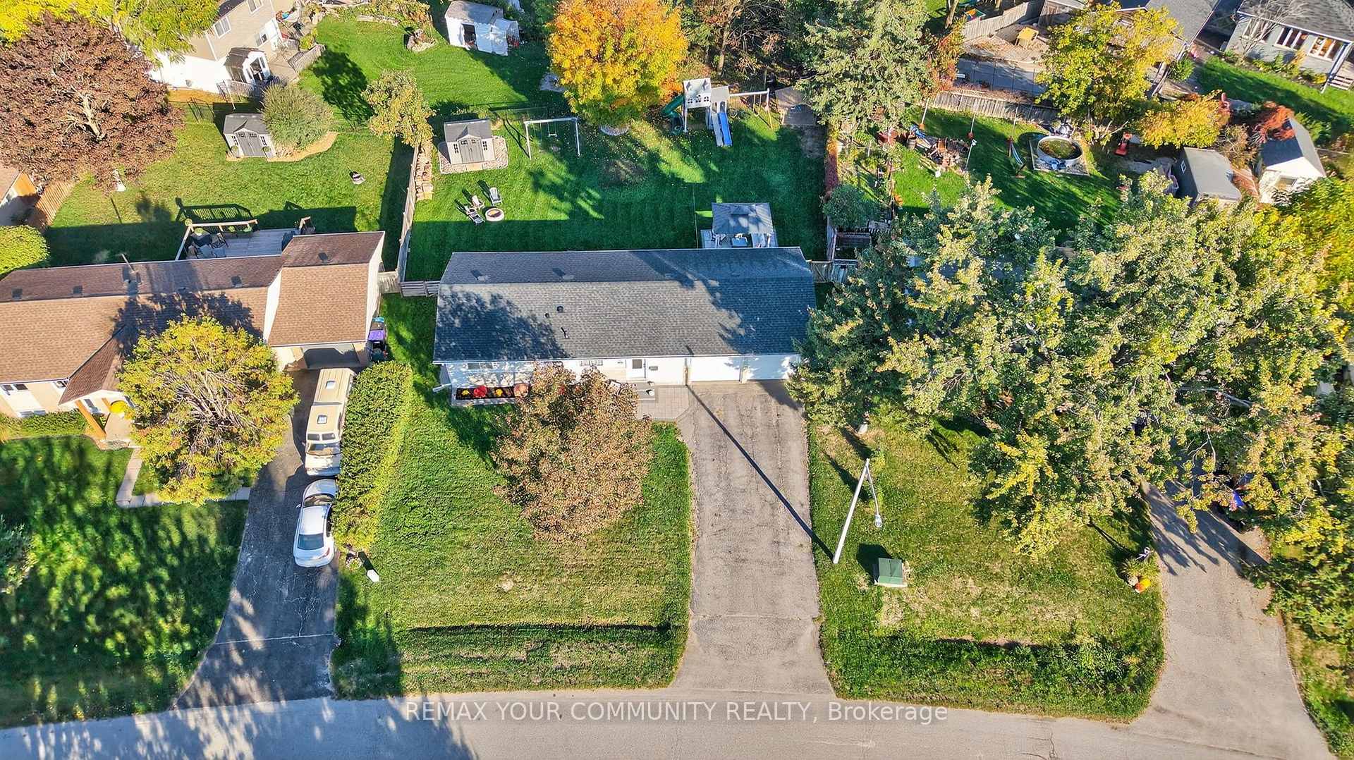 Photo 32 of 239 Sunset Crescent, Innisfil, Stroud — HOMEH