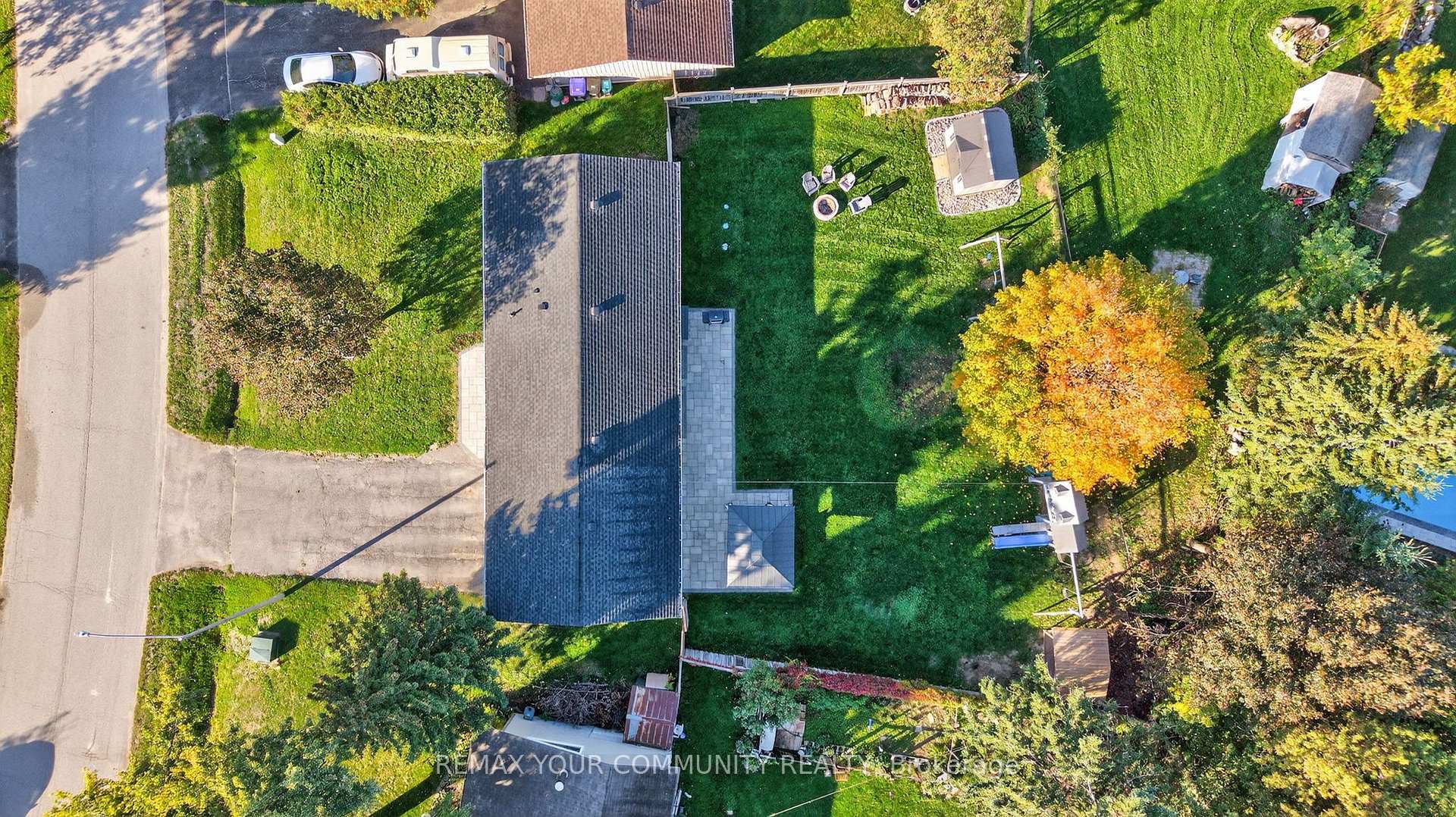 Photo 33 of 239 Sunset Crescent, Innisfil, Stroud — HOMEH