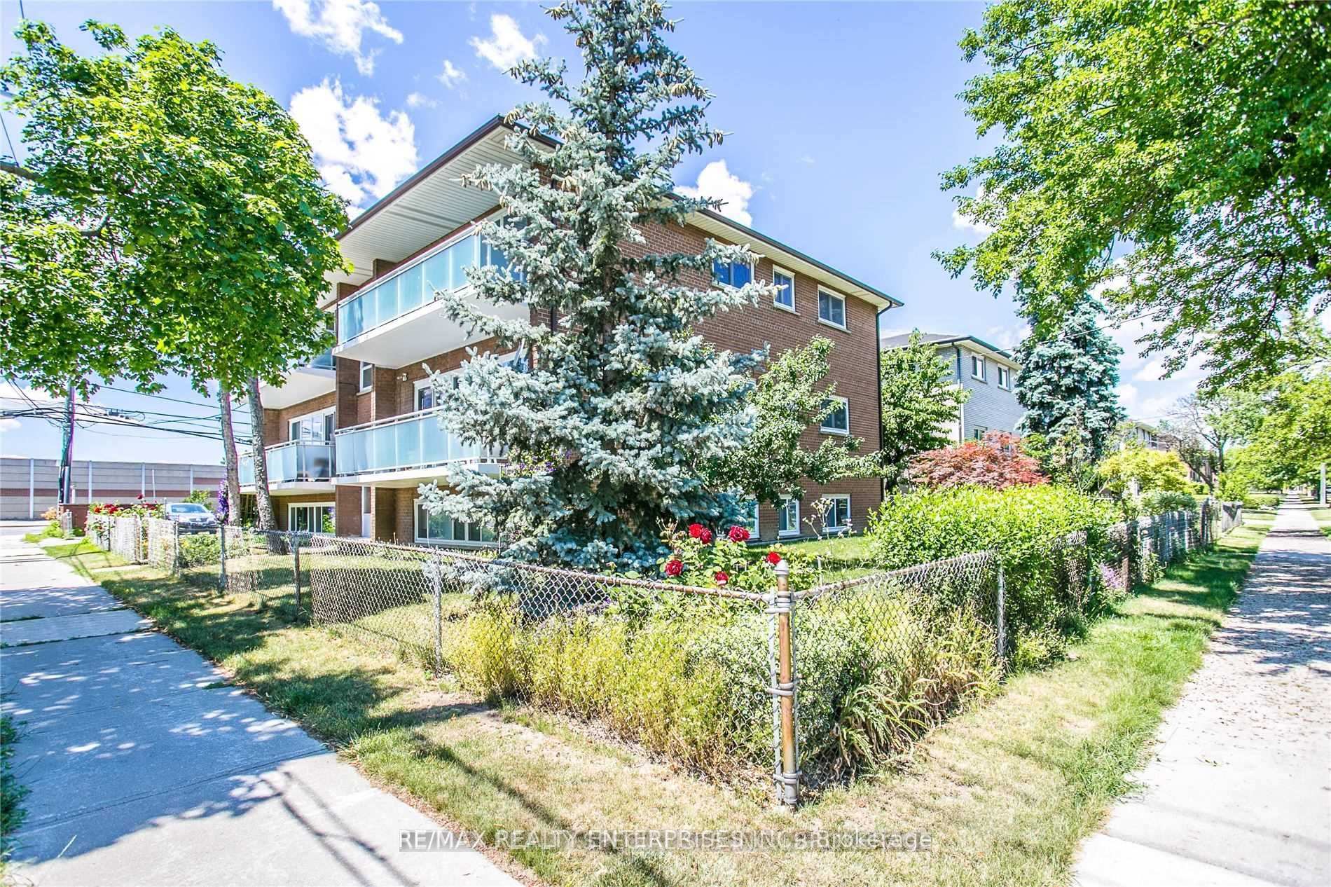 Photo 3 of 54 Rabbit Lane, Etobicoke, Eringate-Centennial-West Deane — HOMEH