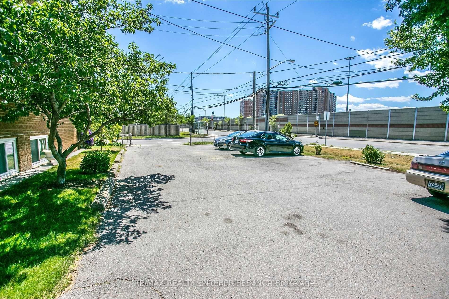 Photo 8 of 54 Rabbit Lane, Etobicoke, Eringate-Centennial-West Deane — HOMEH