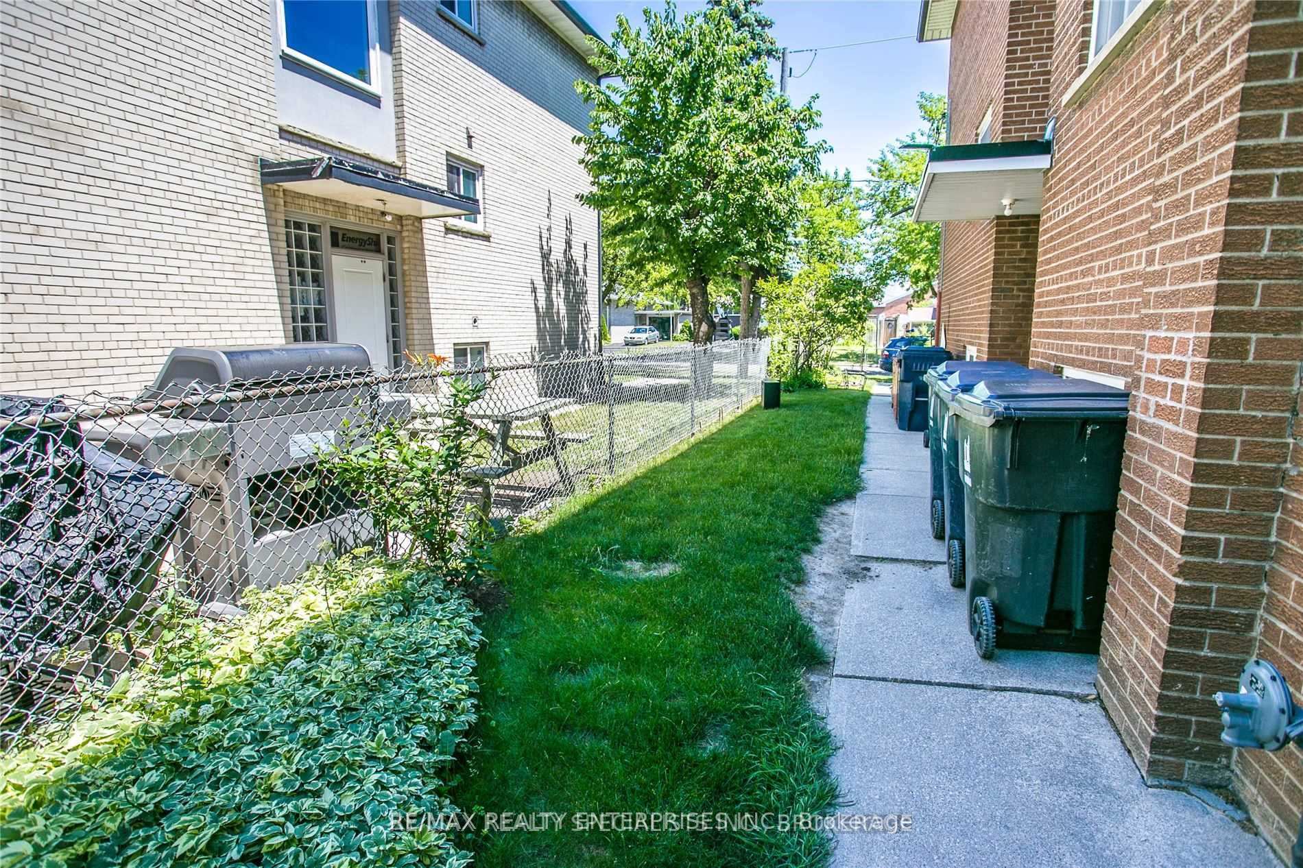 Photo 9 of 54 Rabbit Lane, Etobicoke, Eringate-Centennial-West Deane — HOMEH