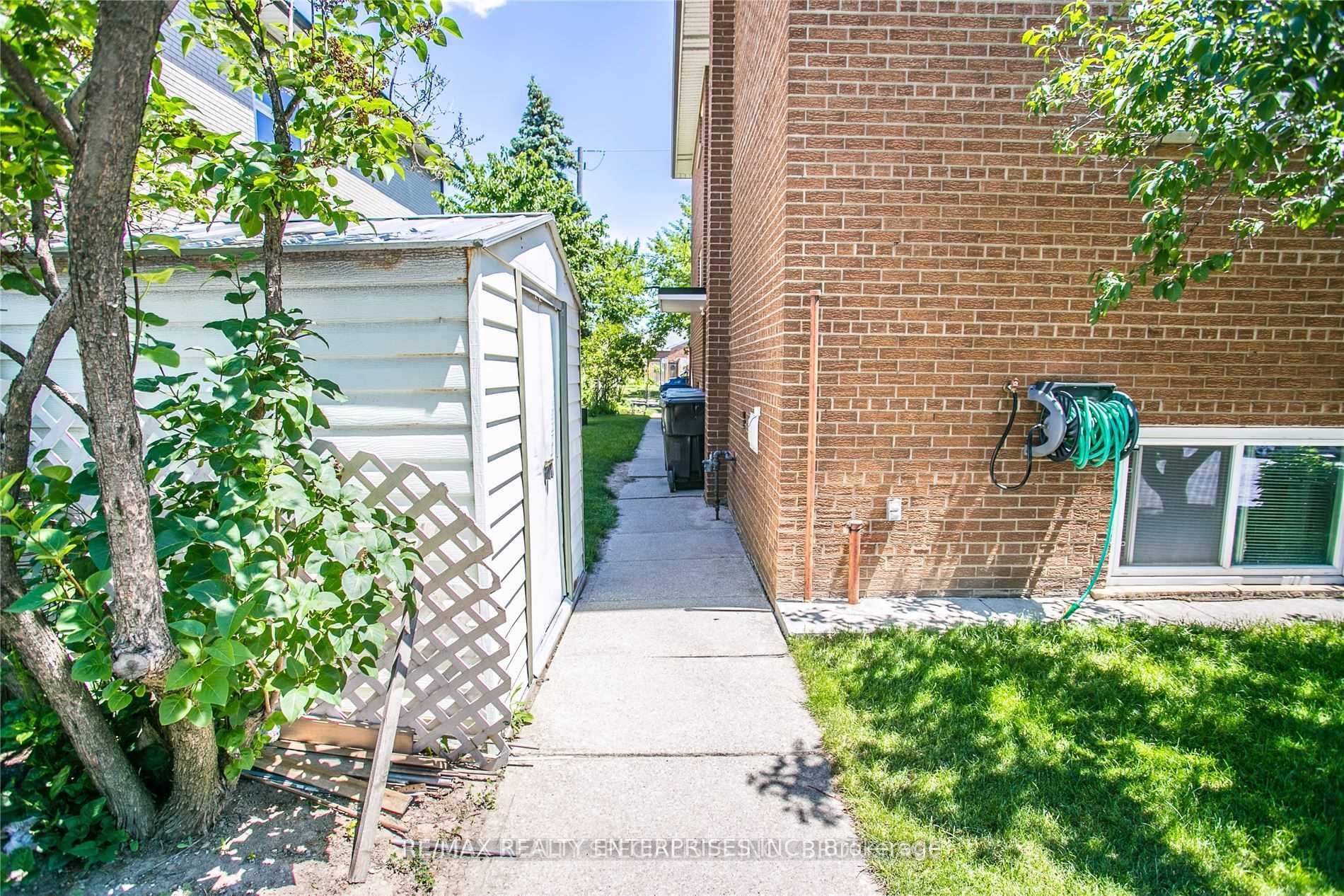 Photo 10 of 54 Rabbit Lane, Etobicoke, Eringate-Centennial-West Deane — HOMEH