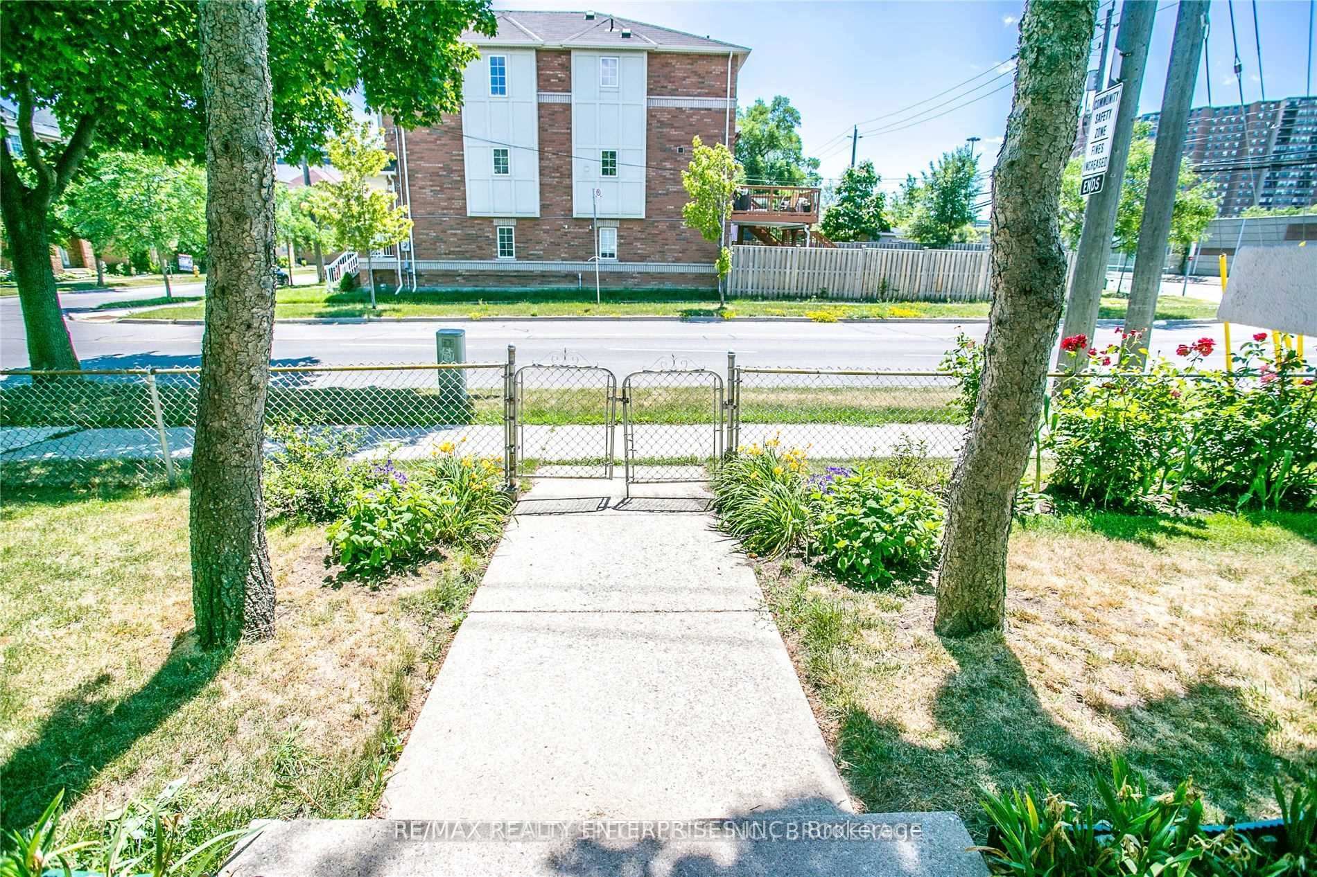 Photo 11 of 54 Rabbit Lane, Etobicoke, Eringate-Centennial-West Deane — HOMEH