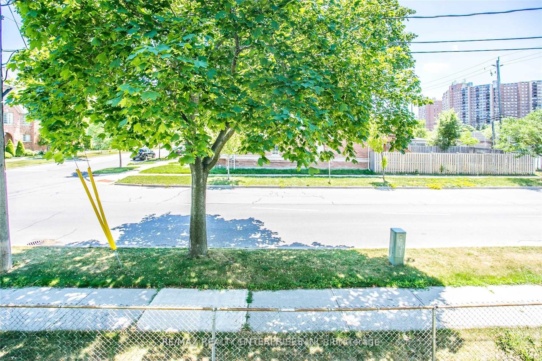 Photo 12 of 54 Rabbit Lane, Etobicoke, Eringate-Centennial-West Deane — HOMEH