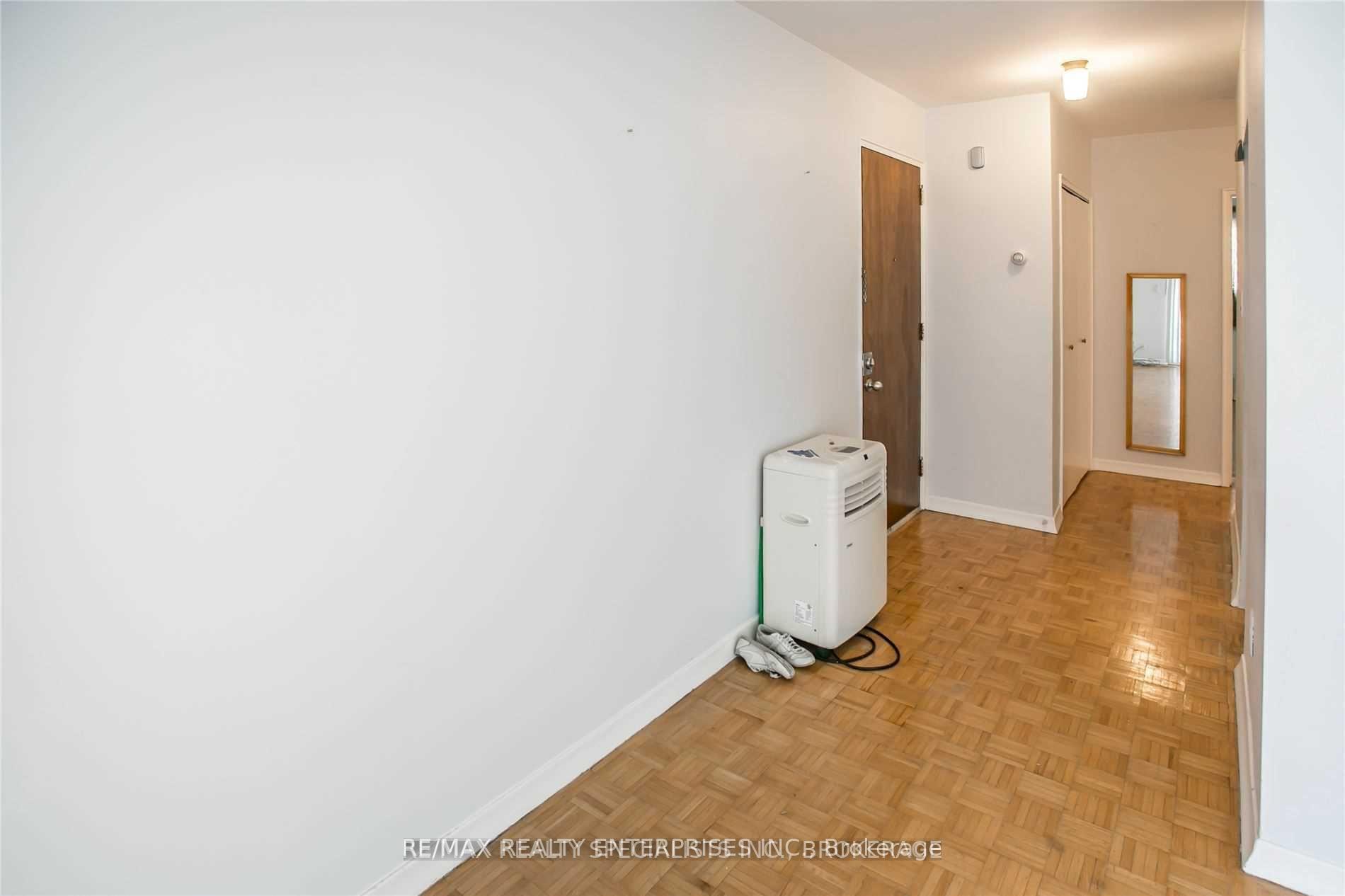 Photo 13 of 54 Rabbit Lane, Etobicoke, Eringate-Centennial-West Deane — HOMEH
