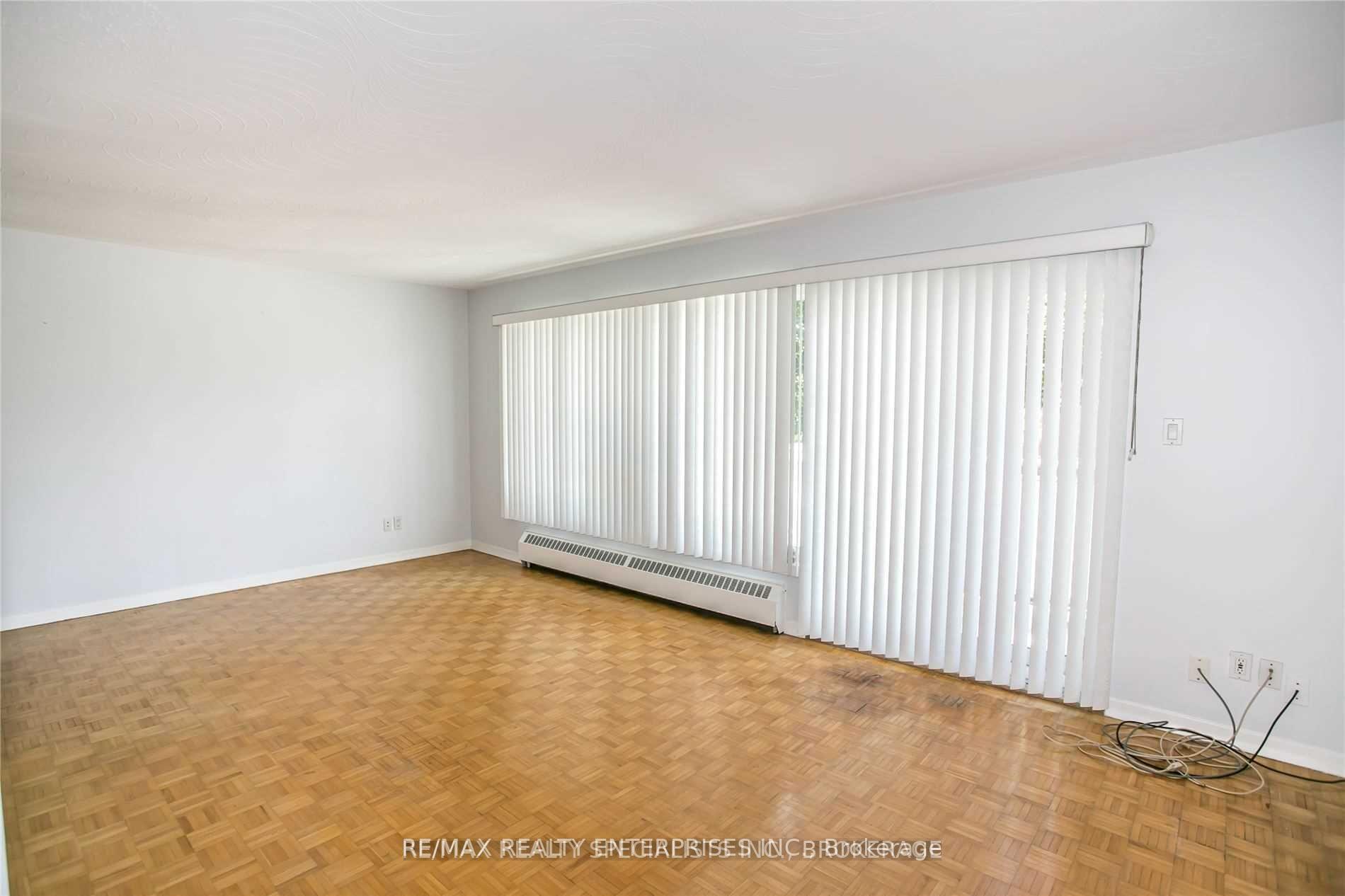 Photo 14 of 54 Rabbit Lane, Etobicoke, Eringate-Centennial-West Deane — HOMEH