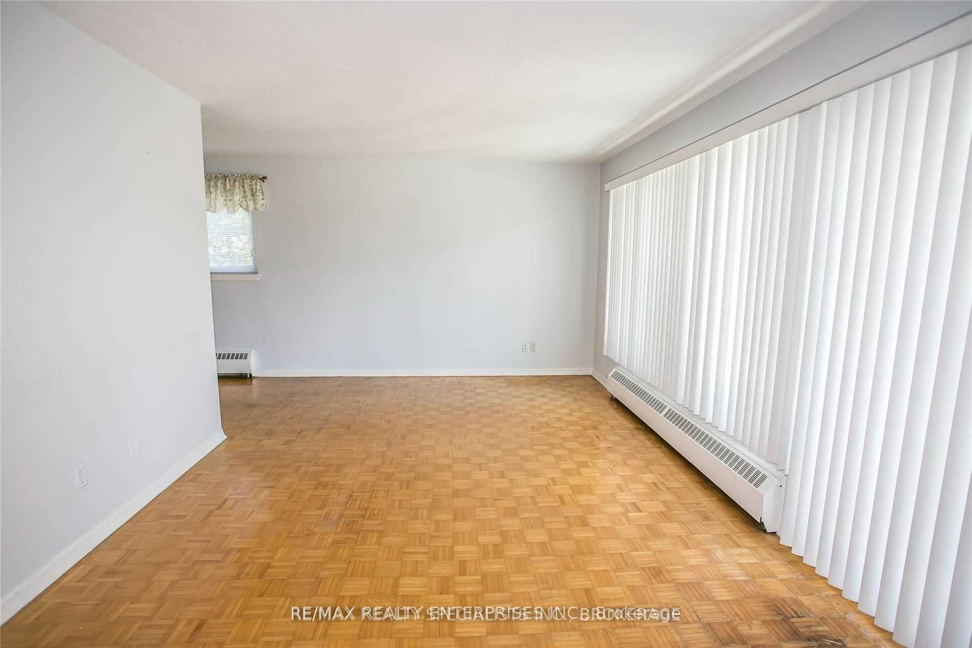 Photo 15 of 54 Rabbit Lane, Etobicoke, Eringate-Centennial-West Deane — HOMEH