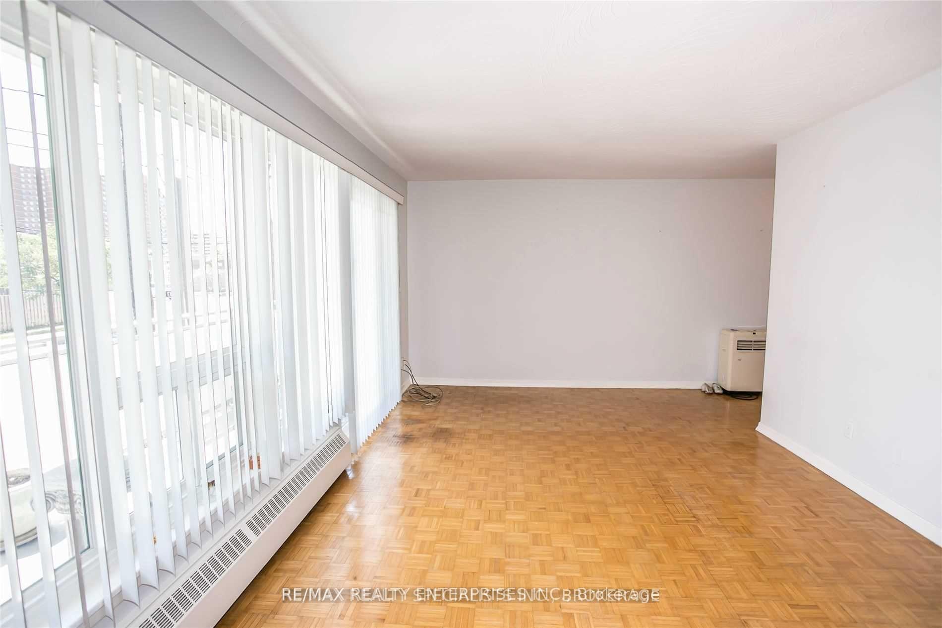 Photo 17 of 54 Rabbit Lane, Etobicoke, Eringate-Centennial-West Deane — HOMEH