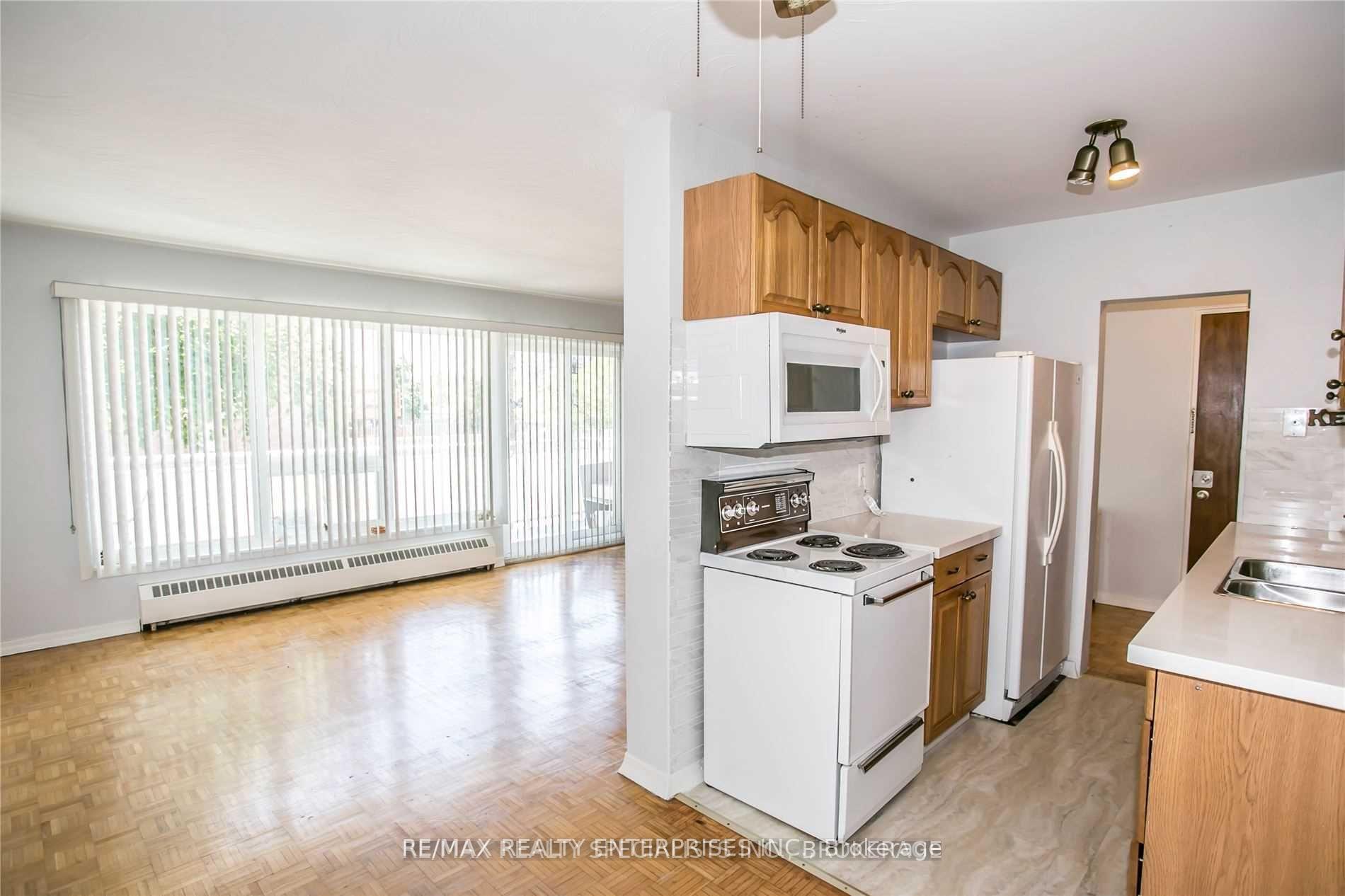 Photo 21 of 54 Rabbit Lane, Etobicoke, Eringate-Centennial-West Deane — HOMEH