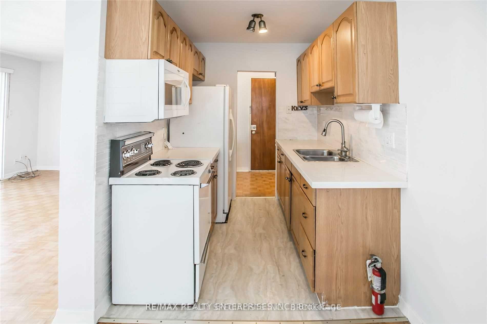 Photo 22 of 54 Rabbit Lane, Etobicoke, Eringate-Centennial-West Deane — HOMEH
