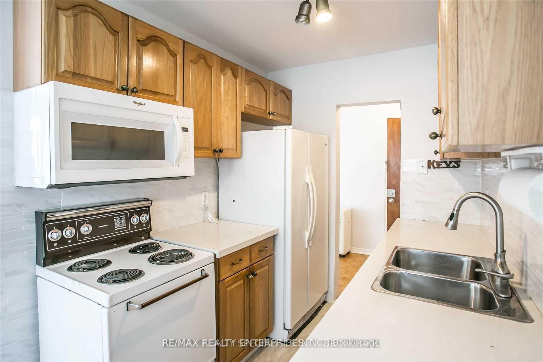 Photo 23 of 54 Rabbit Lane, Etobicoke, Eringate-Centennial-West Deane — HOMEH