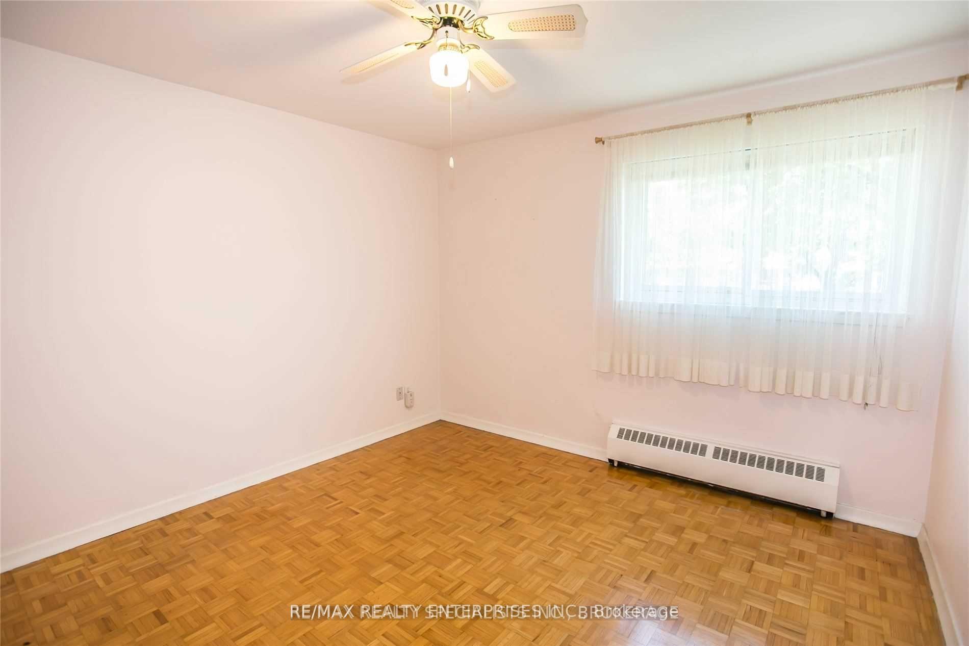 Photo 28 of 54 Rabbit Lane, Etobicoke, Eringate-Centennial-West Deane — HOMEH